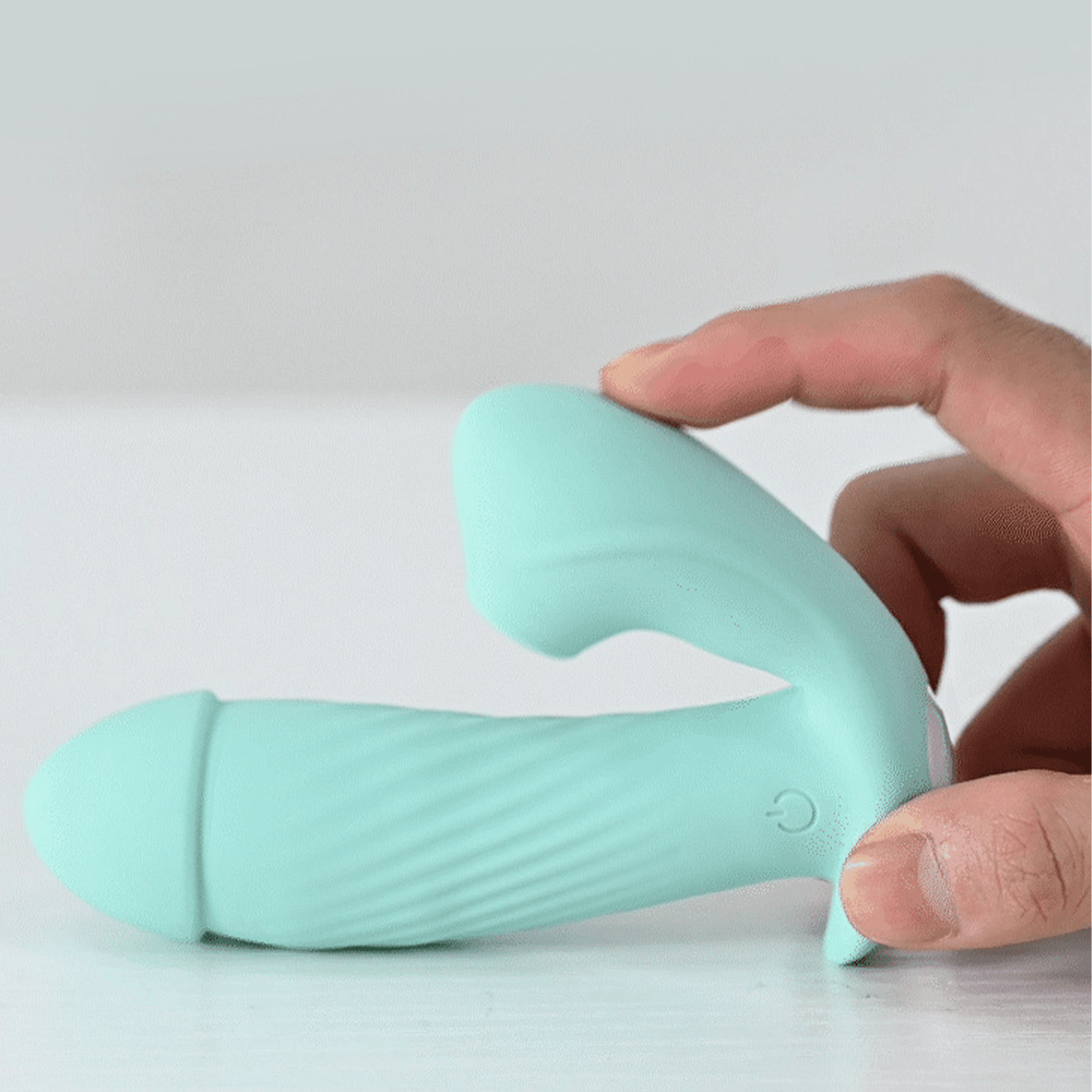 Mellow – Wearable App-Controlled Vibrator with Heating & Sucking