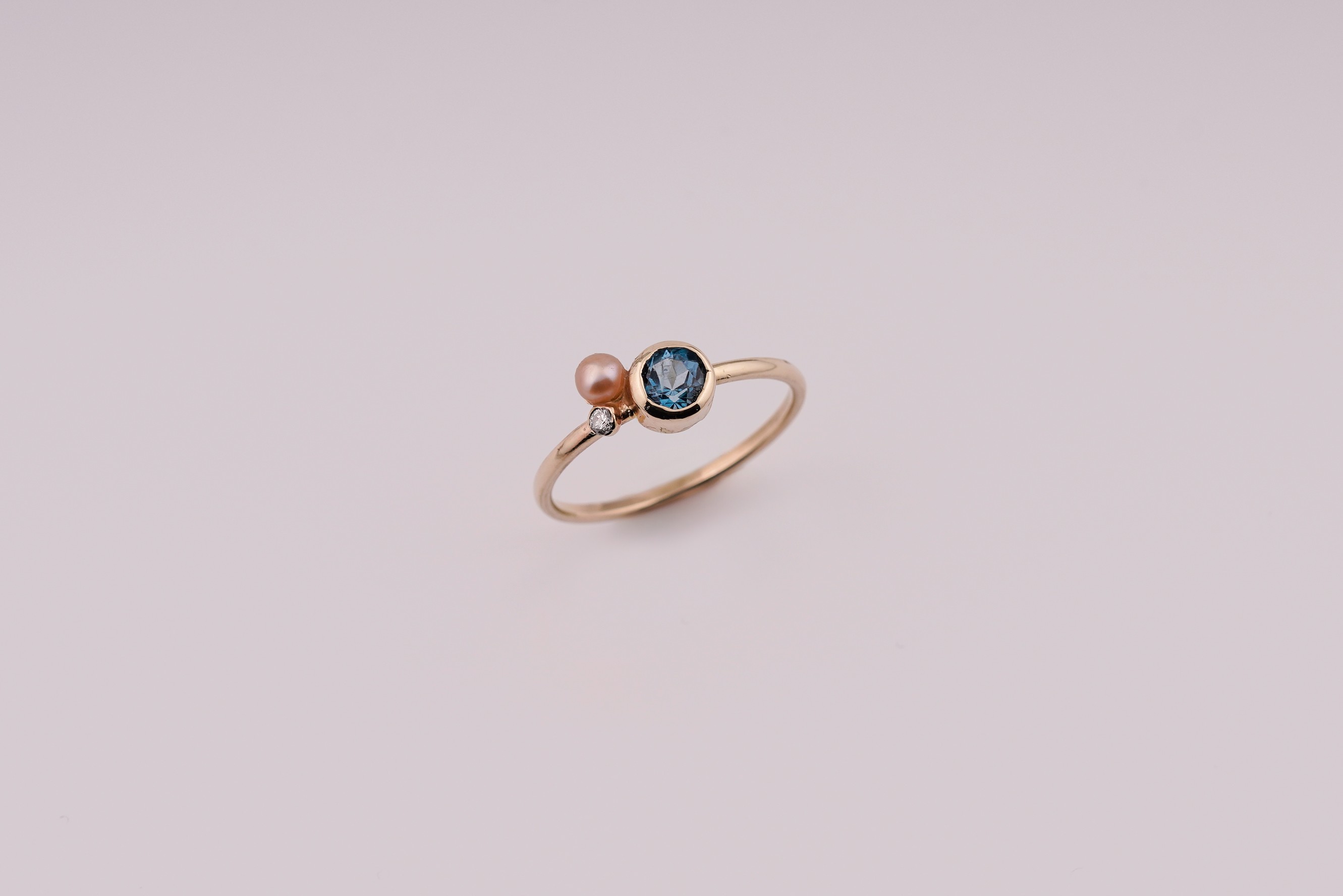 14 Ayar Altın London Blue Topaz Taşlı Pırlanta ve İnci Yüzük