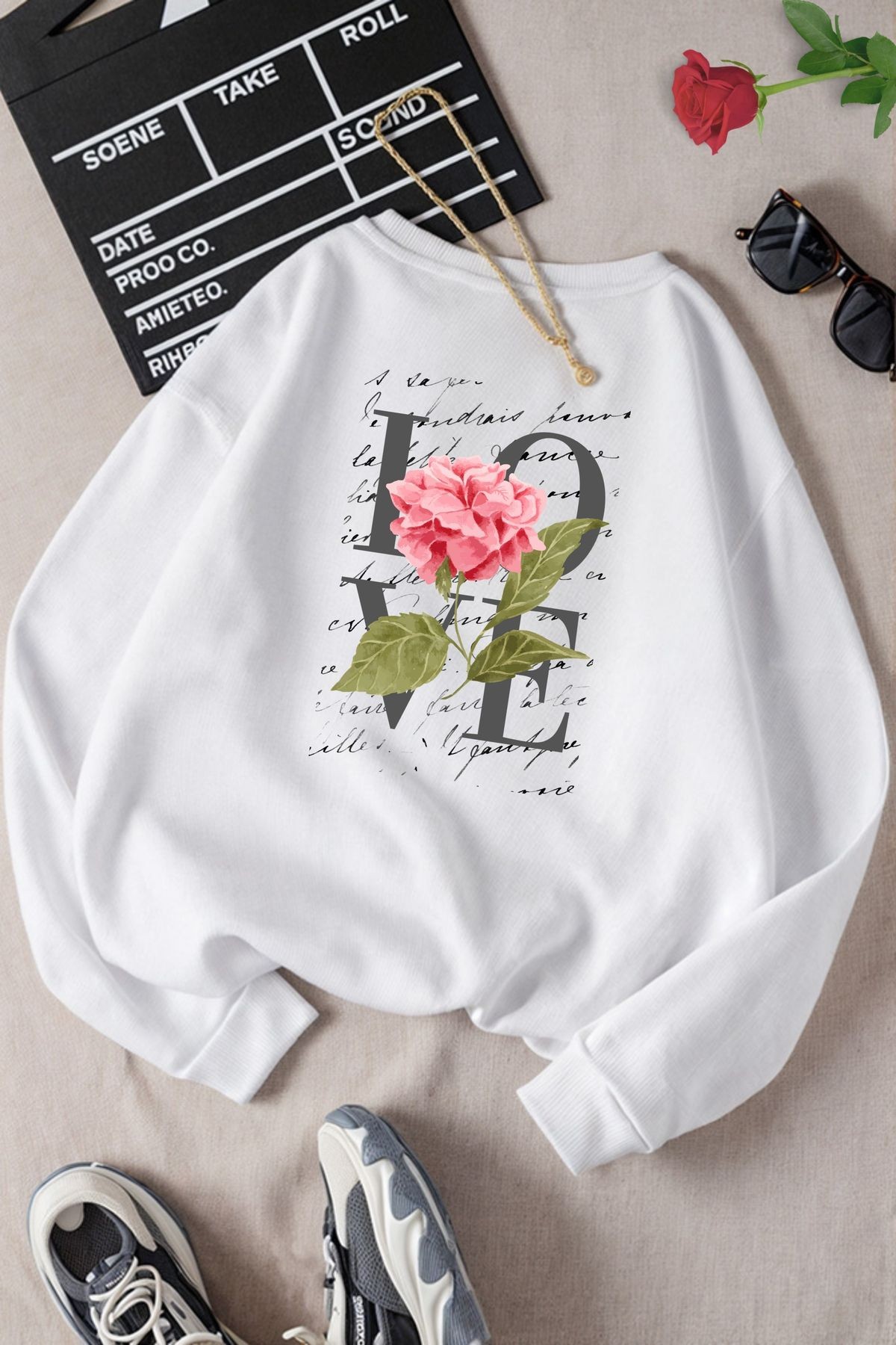Love Rose Baskılı Bisiklet Yaka İçi Polarlı Kadın Beyaz Sweatshirt