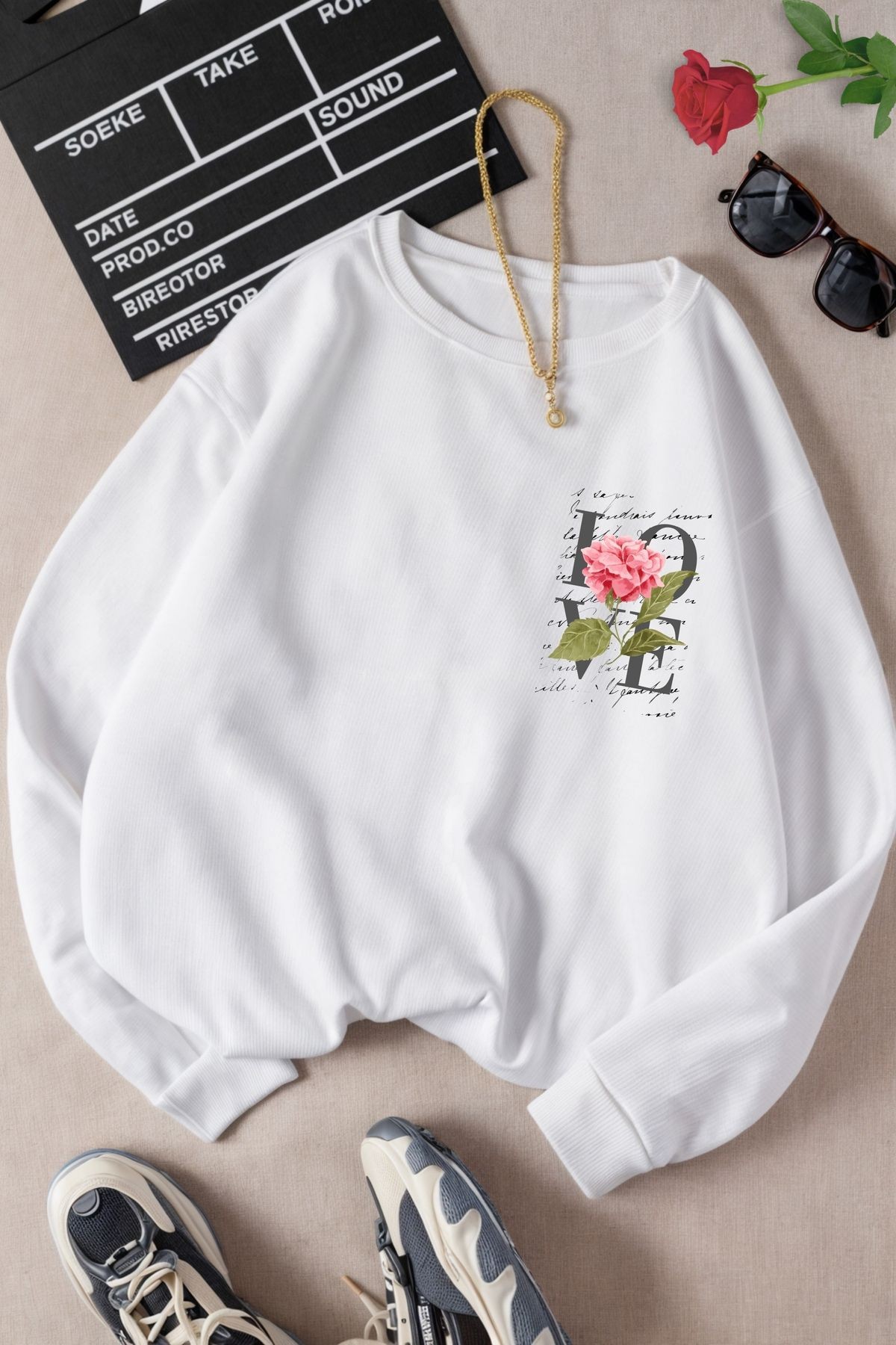 Love Rose Baskılı Bisiklet Yaka İçi Polarlı Kadın Beyaz Sweatshirt