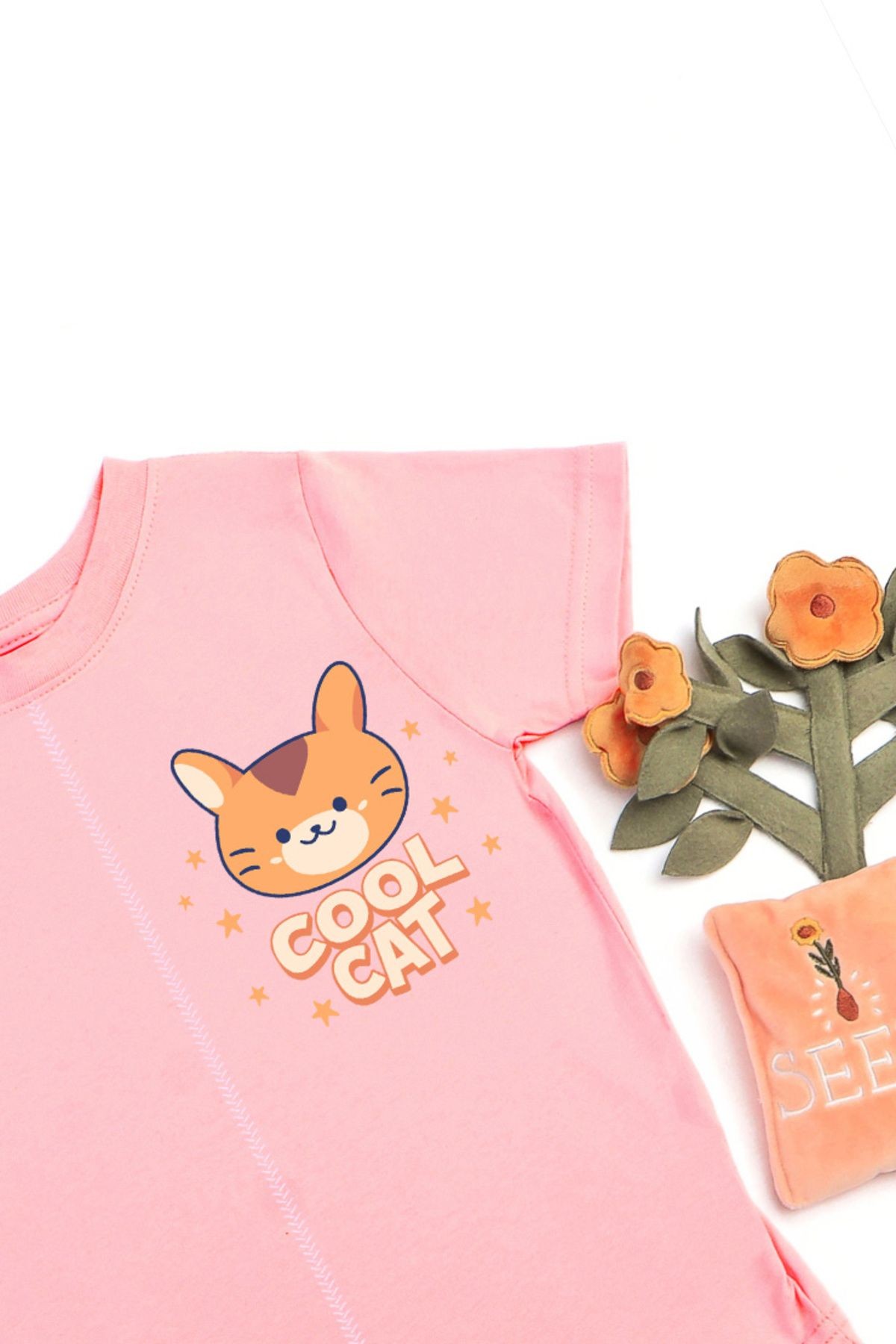 Kız Çocuk Sevimli Kedi Baskılı Kısa Kol Önü ve Arkası Dikiş Detaylı Pamuklu Rahat Kalıp T-Shirt