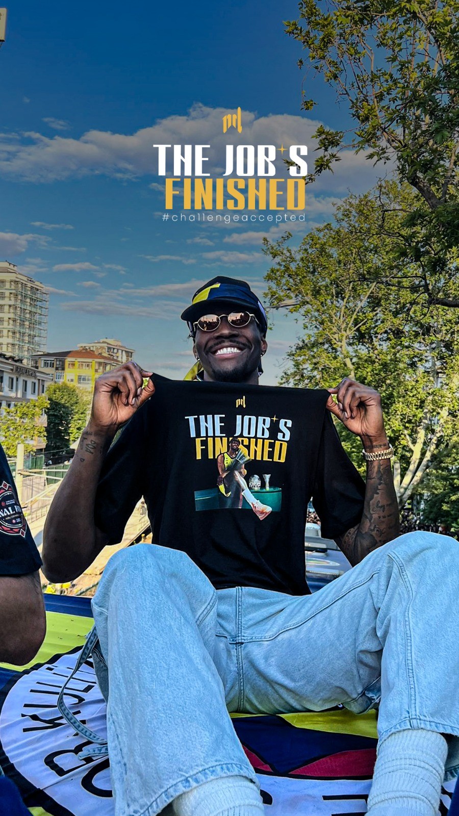 Siyah The Job's Finished T-Shirt