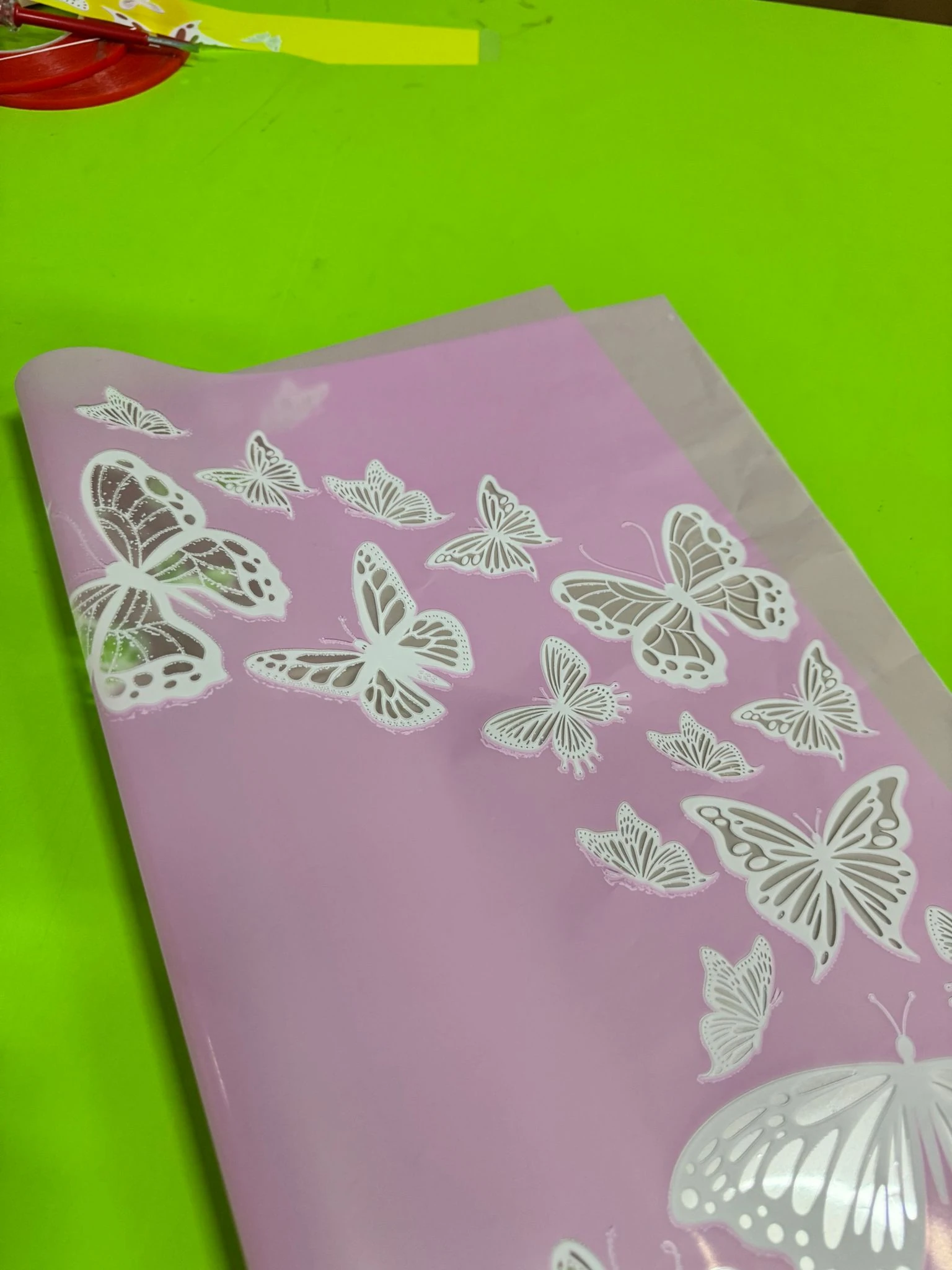 Kelebek Tasarımlı - Pembe Renk - Çiçek Buket Kağıdı - Mat Opp - 55x55cm - 20Sayfa