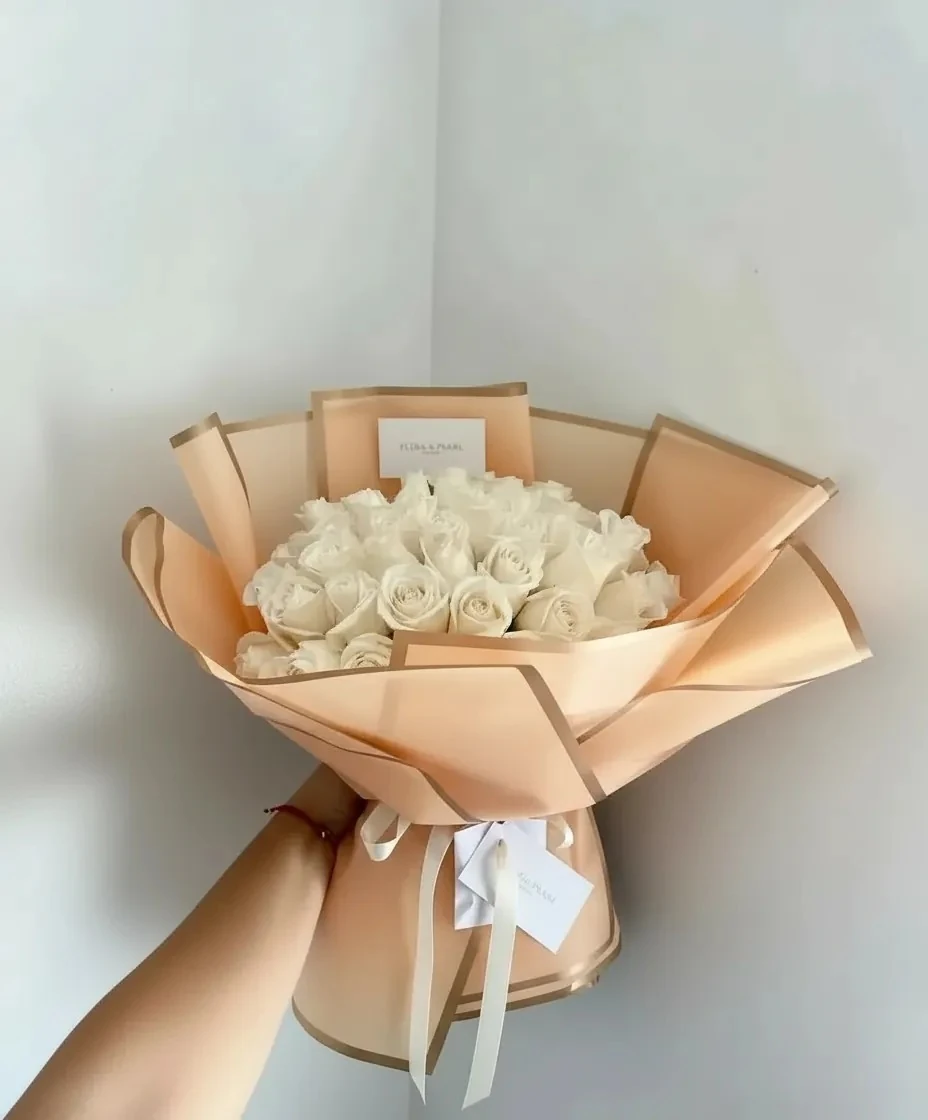 Somon Rengi - Gold Çerçeve Çiçek Buket kağıdı - 55x55cm - 20 Sayfa