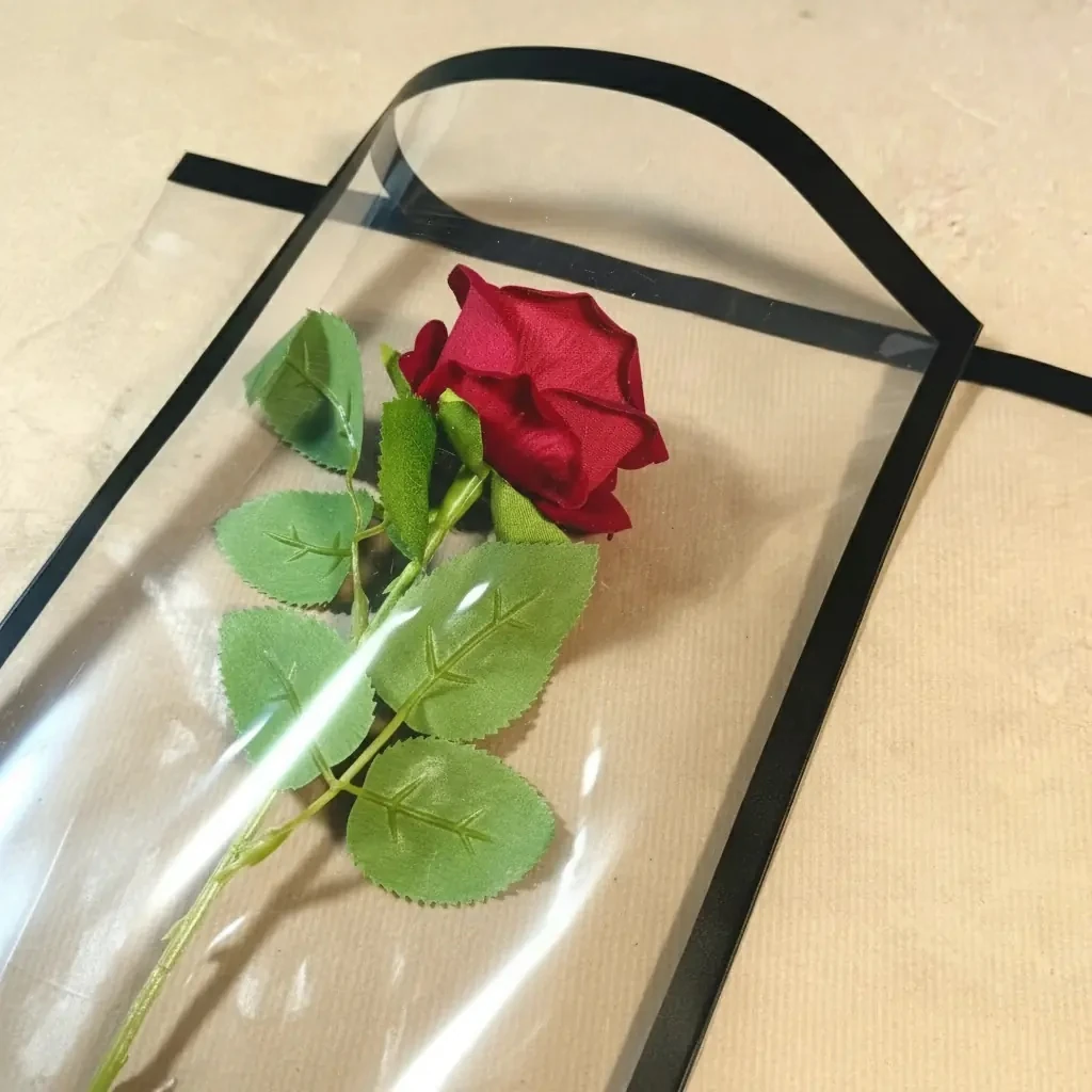 Siyah Kenar Çerçeveli Şeffaf Çiçek Buket Kağıdı Lüks Opp-55x55cm-20Sayfa