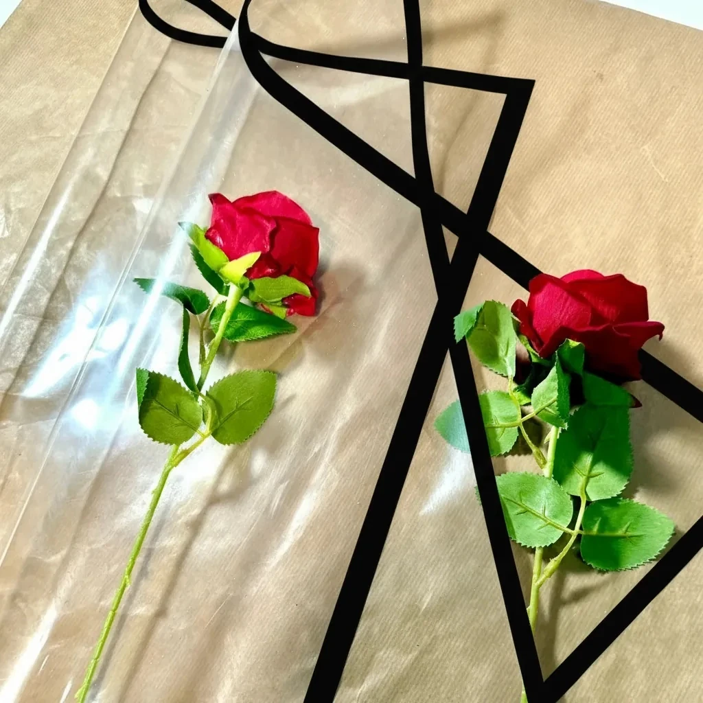 Siyah Kenar Çerçeveli Şeffaf Çiçek Buket Kağıdı Lüks Opp-55x55cm-20Sayfa