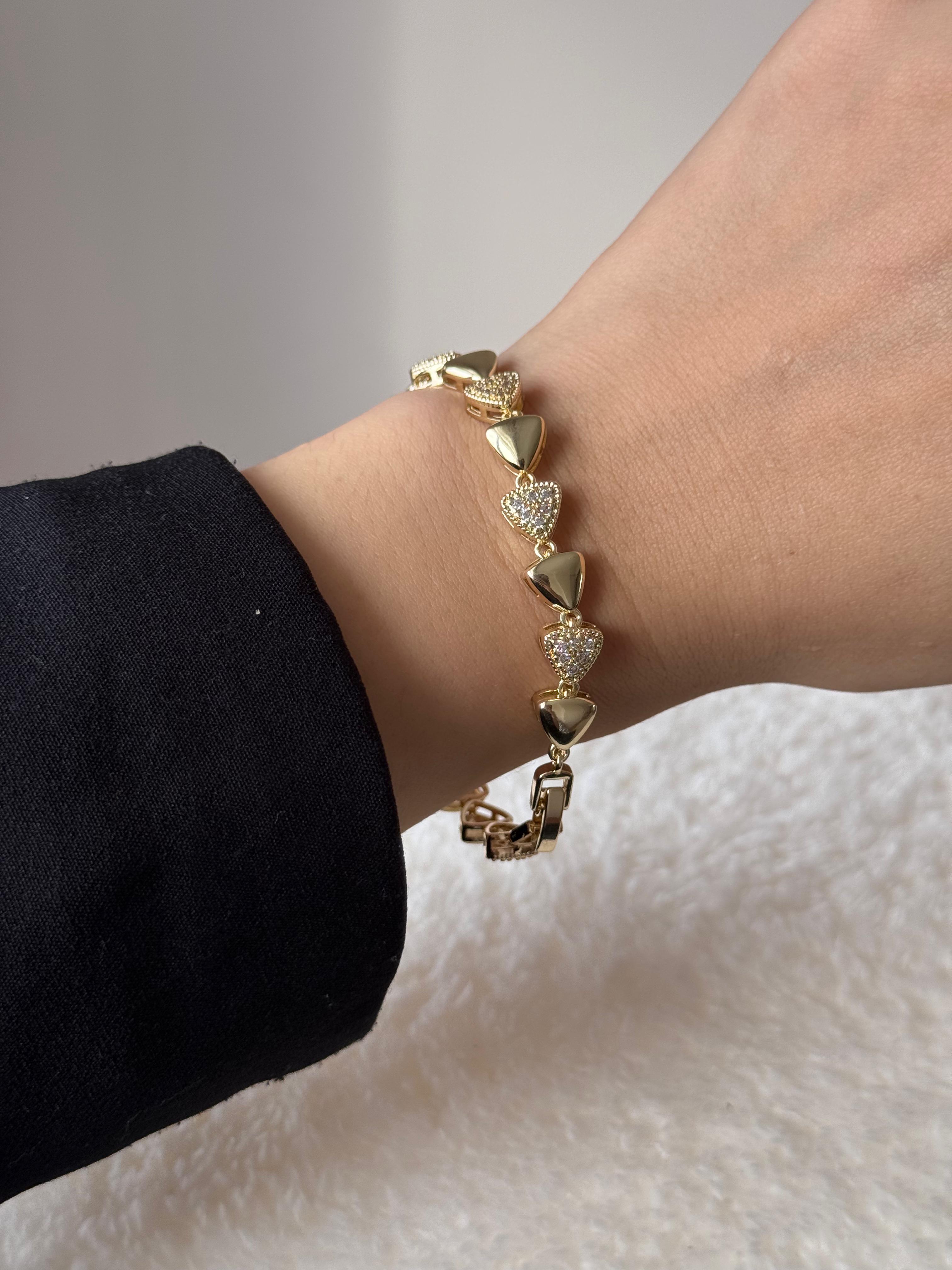 VIP Seri Üçgen Taşlı Çelik Bileklik – Gold 