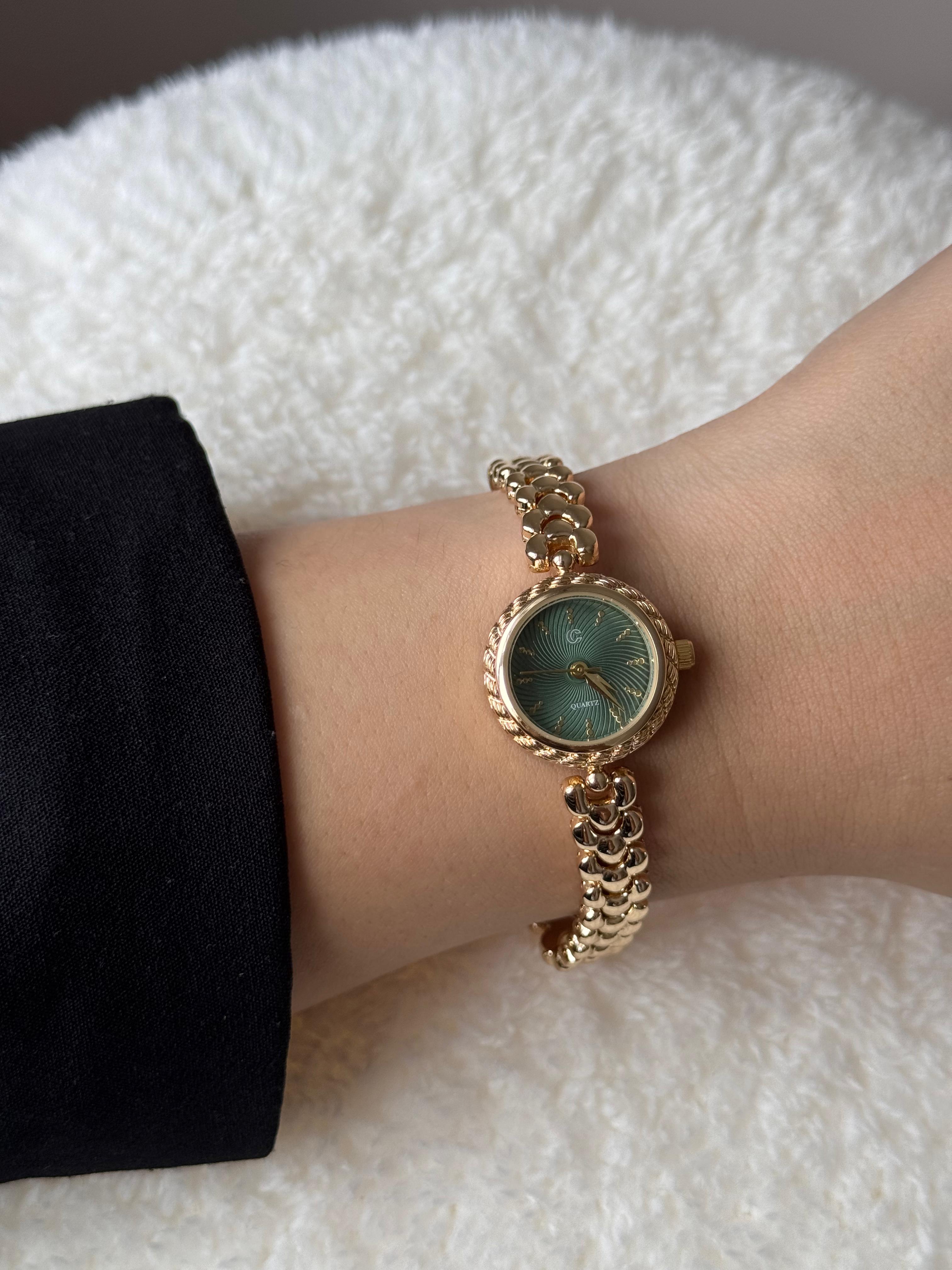 Gold Green Dial Watch – Minimal Stainless Steel Women’s Design