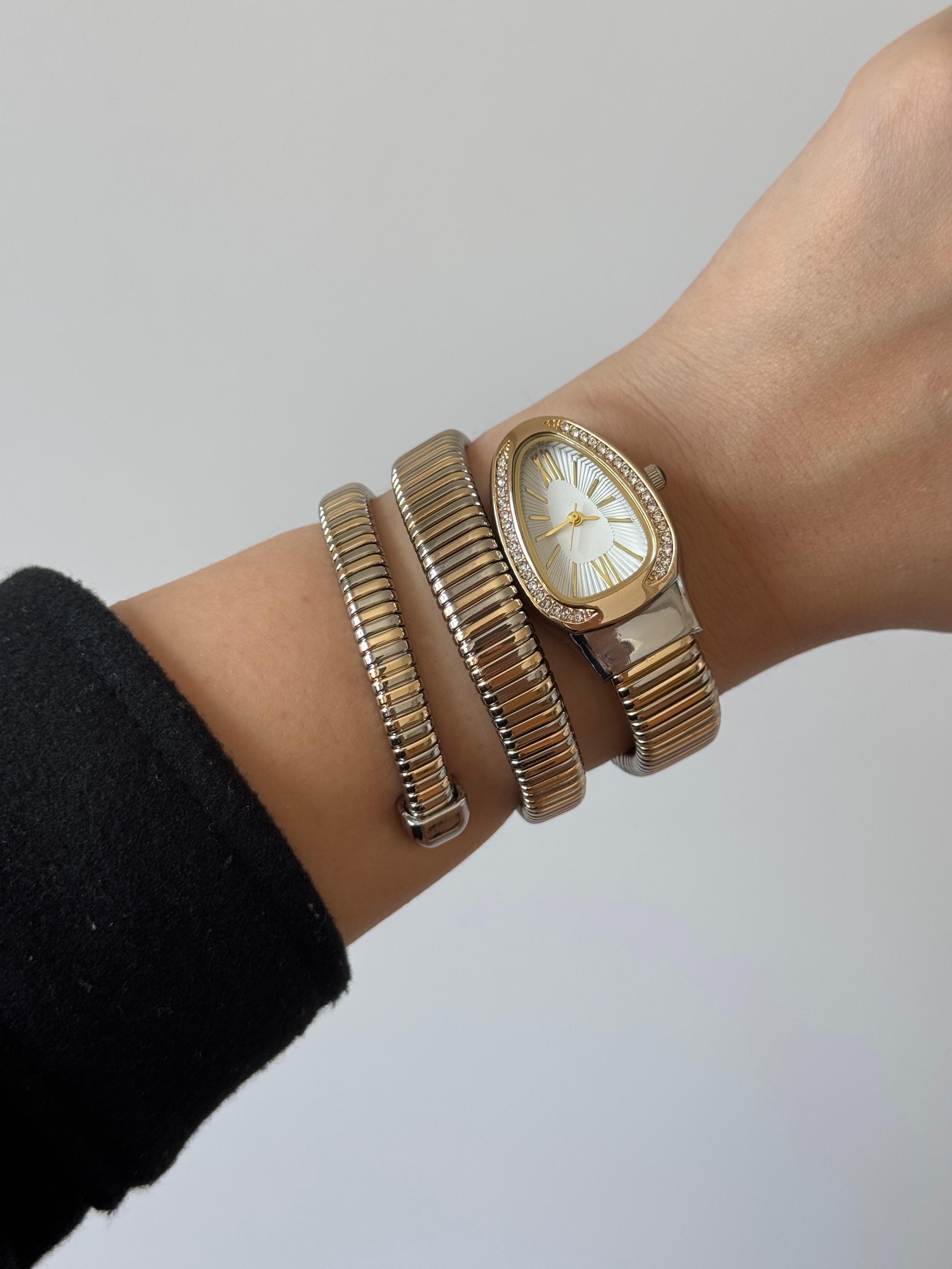 Rose Gold Sarmal Formlu Taş Detaylı Çelik Kadın Saat