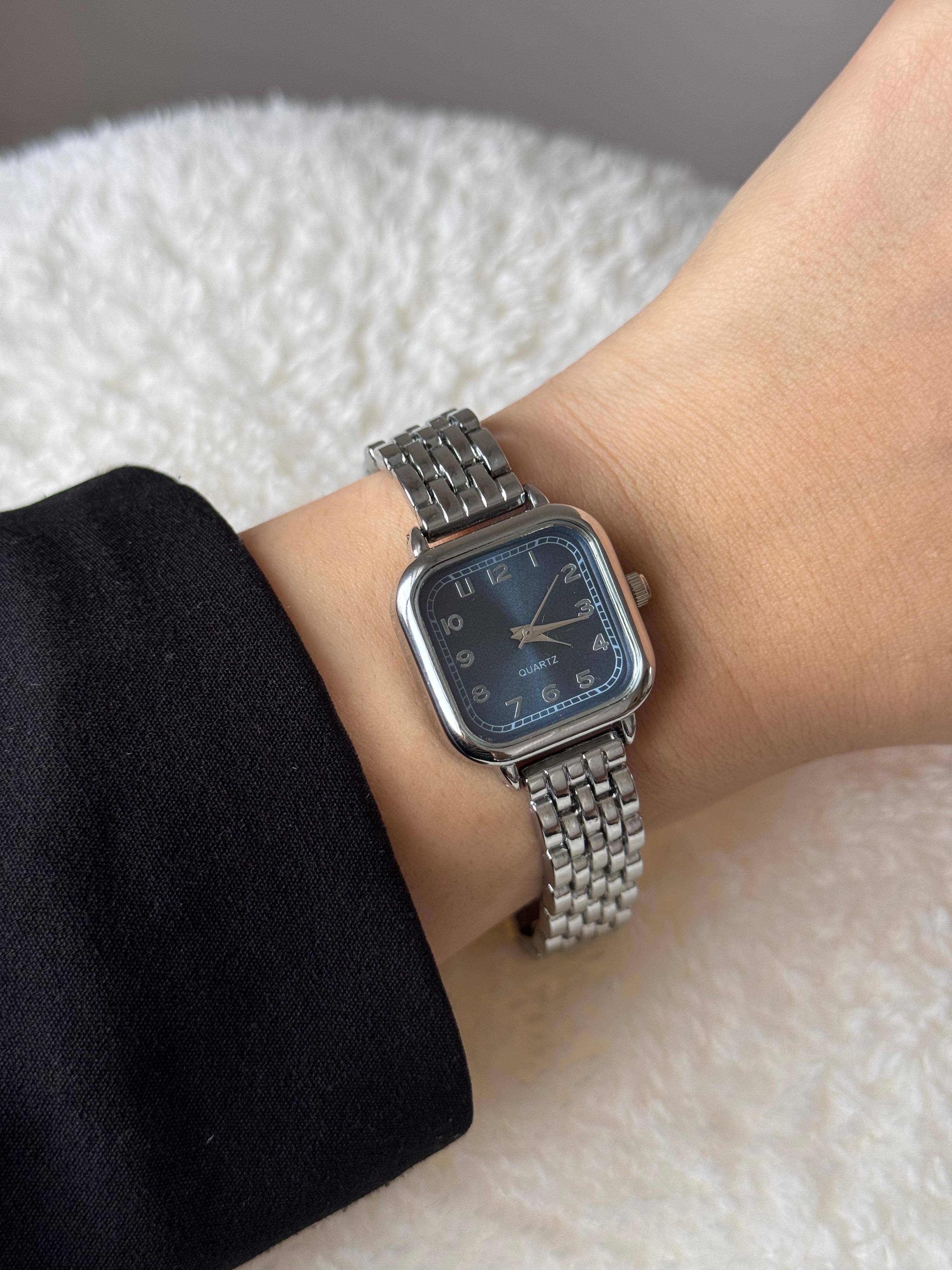 Gümüş Renk Kare Kasa Lacivert Kadran Minimal Çelik Kadın Kol Saati