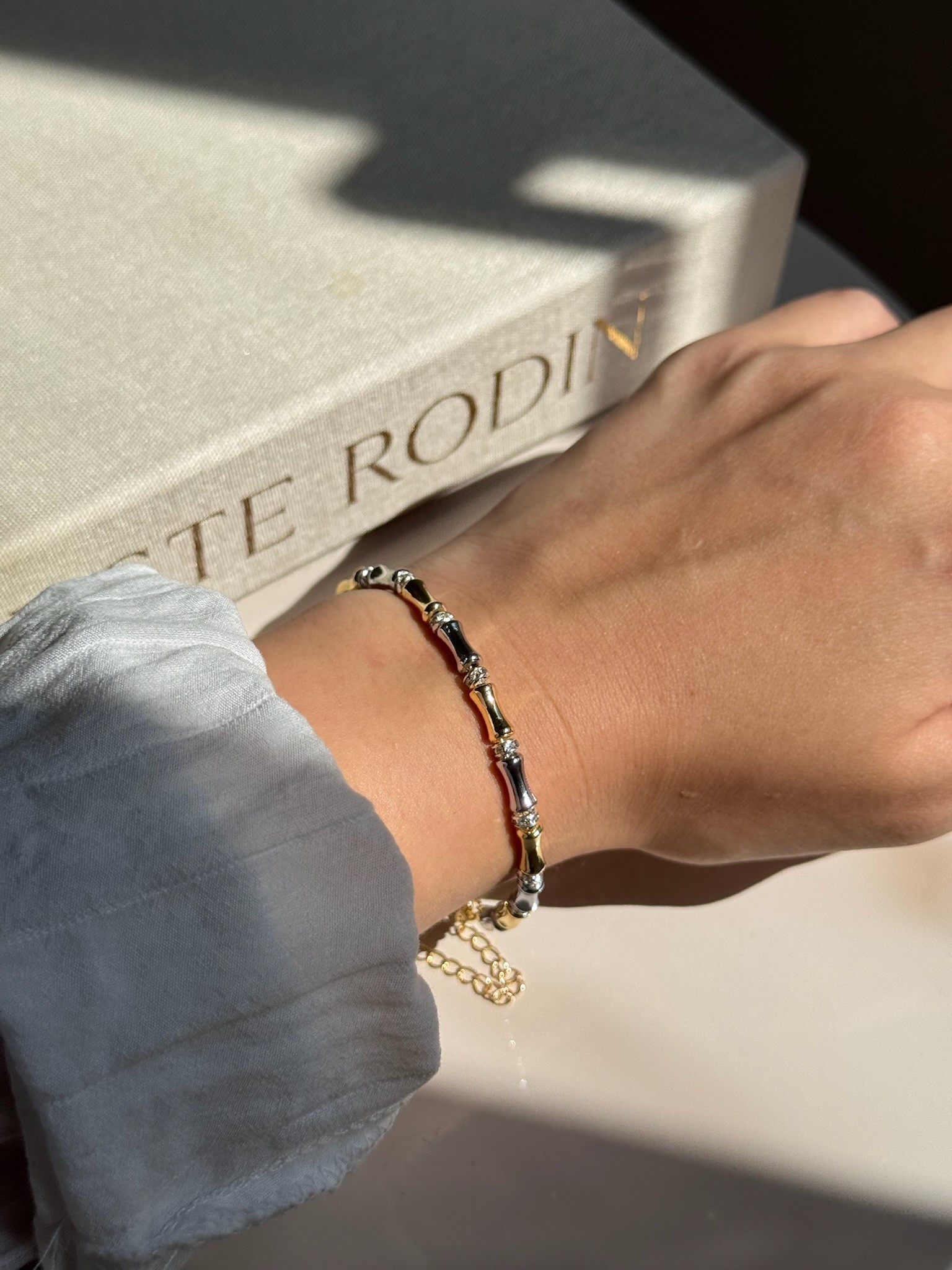 Altın & Gümüş Renk Kadın Çelik Bileklik – Taş Detaylı Modern Tasarım