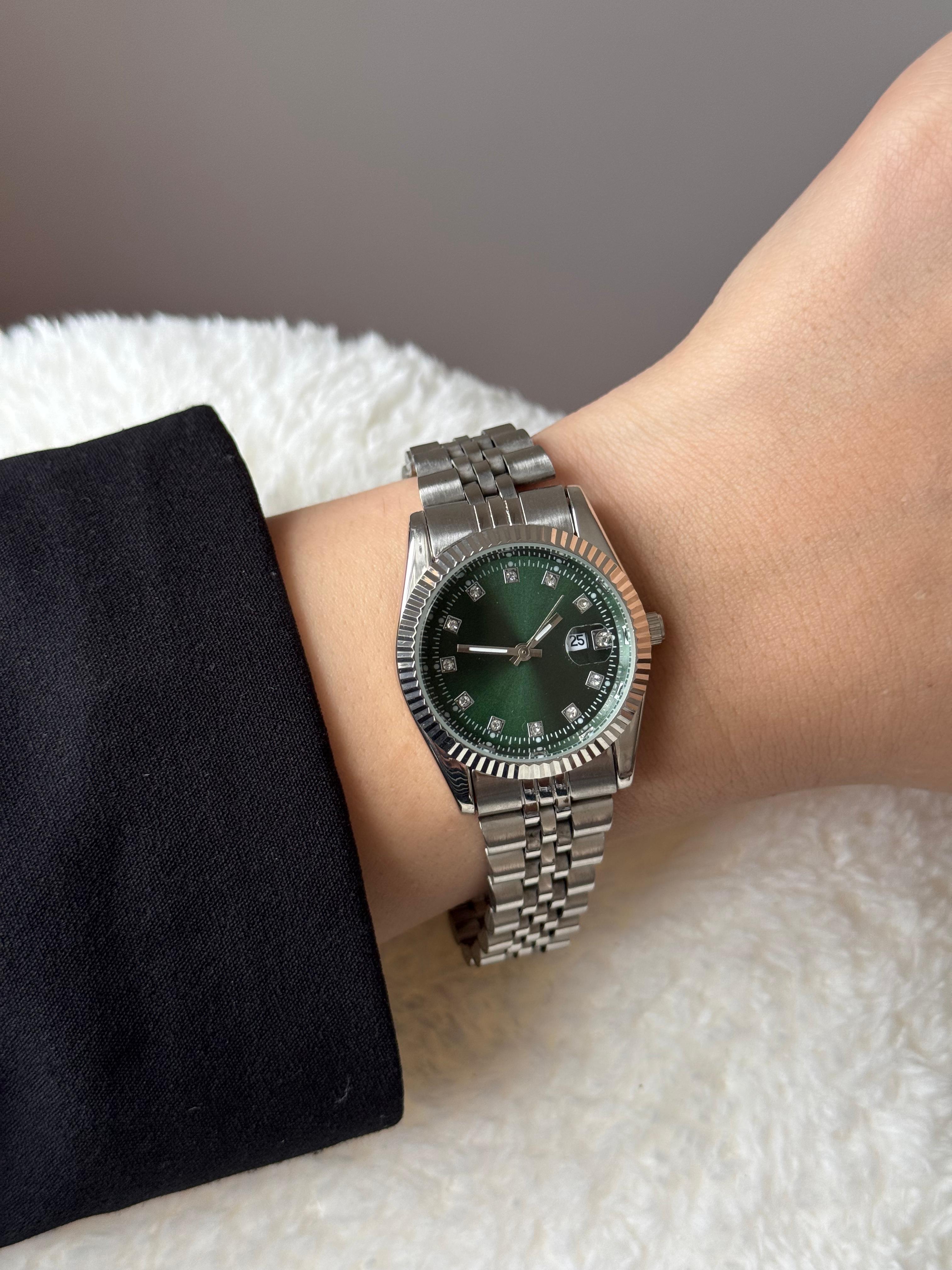 Gümüş Renk Yuvarlak Kasa Yeşil Kadran Çelik Kadın Kol Saati