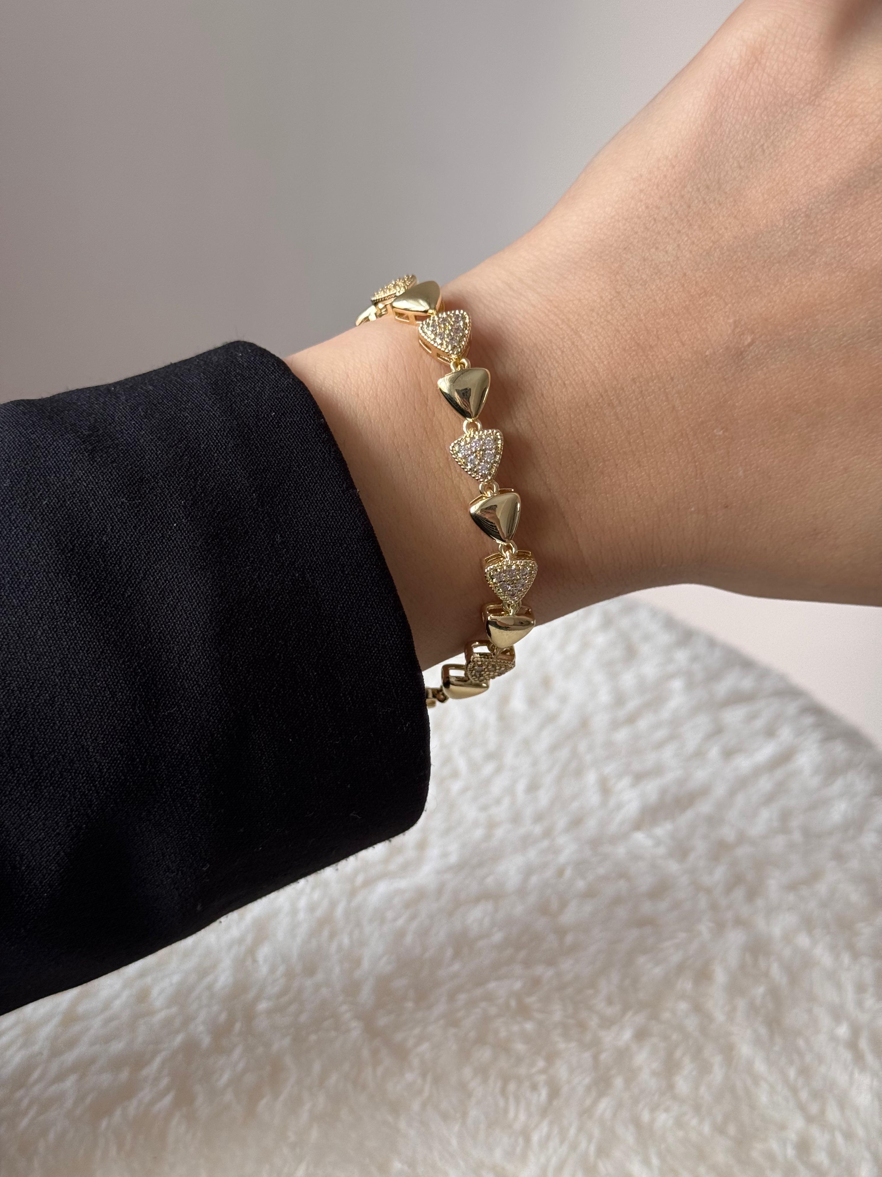 VIP Seri Üçgen Taşlı Çelik Bileklik – Gold 