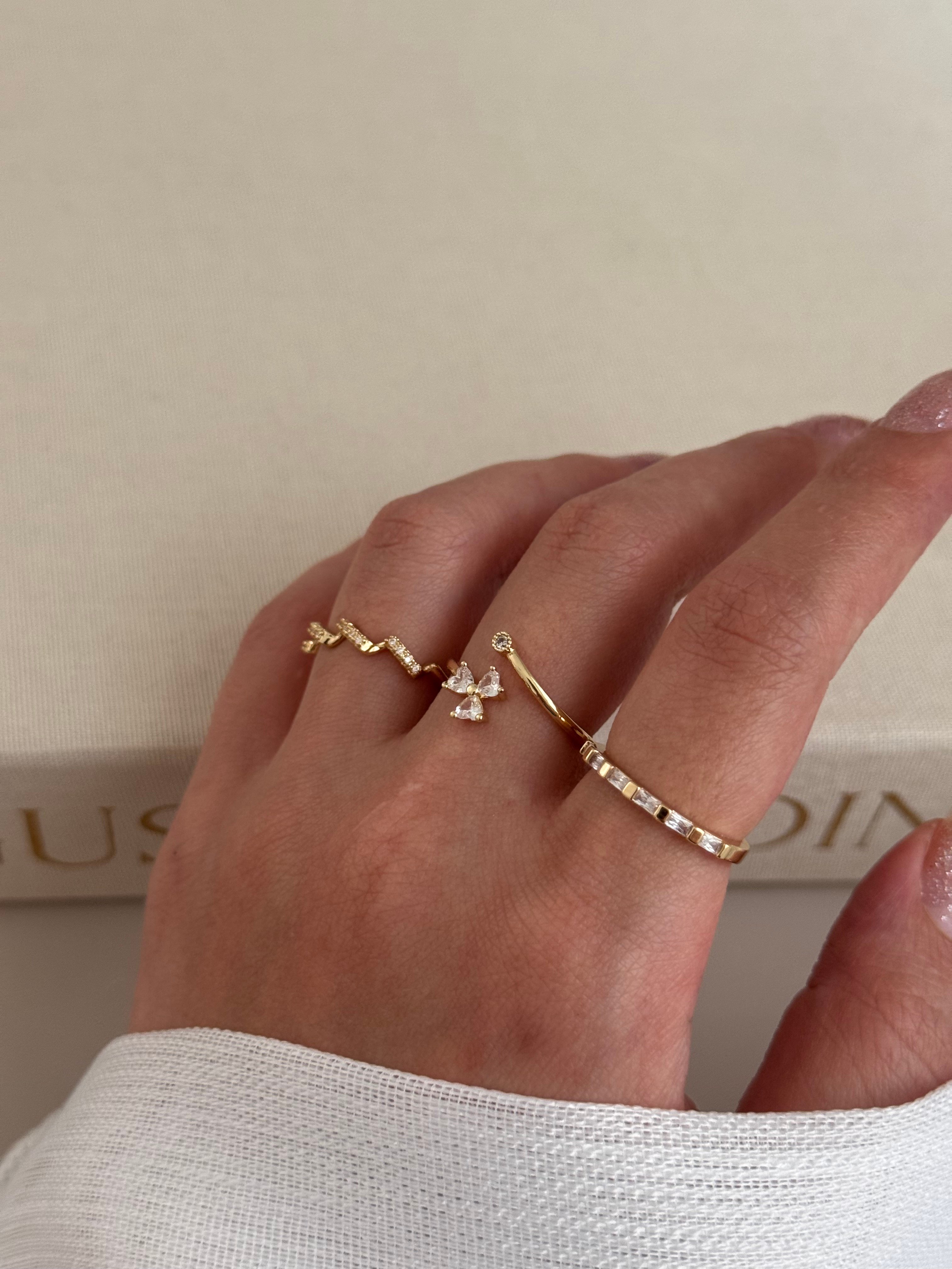 3’lü Ayarlanabilir Gold Yüzük Seti – Fiyonk, Geometrik ve Taşlı Tasarım