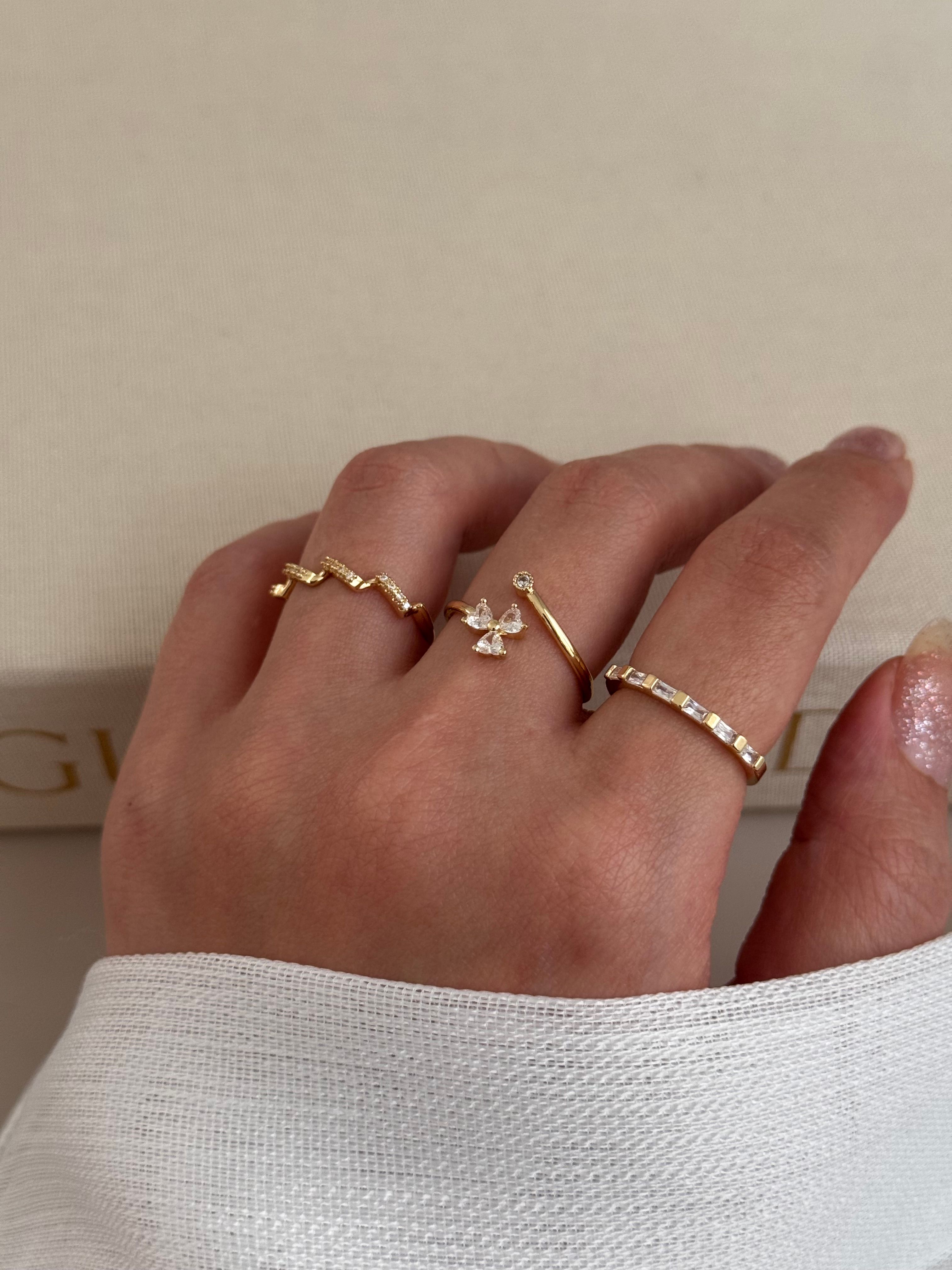 3’lü Ayarlanabilir Gold Yüzük Seti – Fiyonk, Geometrik ve Taşlı Tasarım