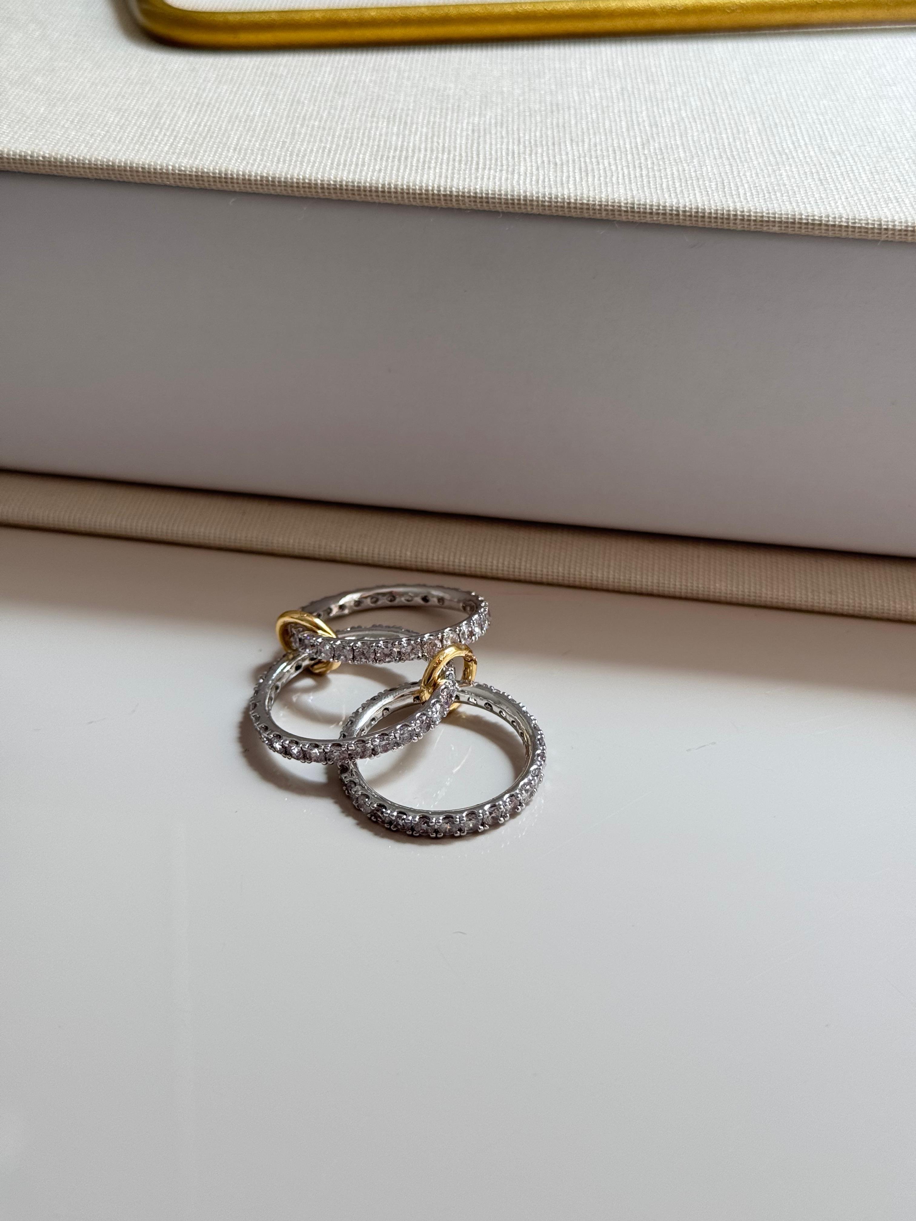 Üçlü Zirkon Taşlı Gold Renk Halka Kadın Çelik Yüzük | Işıltılı ve Şık Tasarım