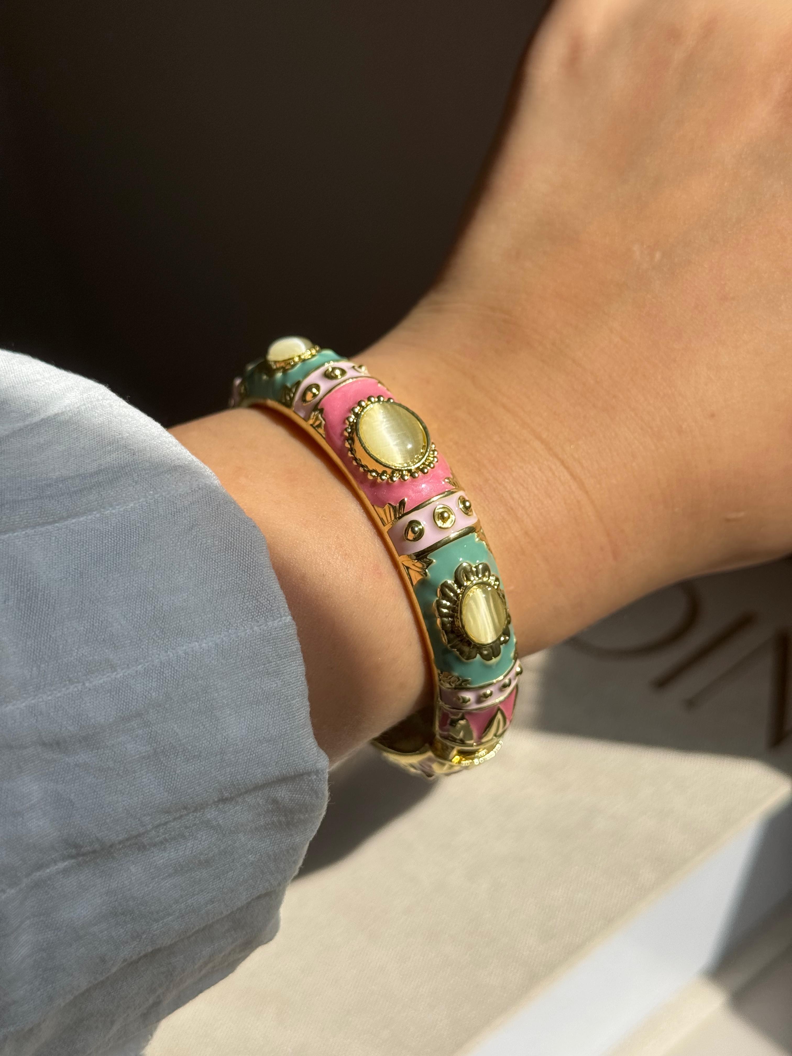 Vintage Renkli Taşlı Altın Kaplama Kelepçe Bileklik – Pembe Mint Lila