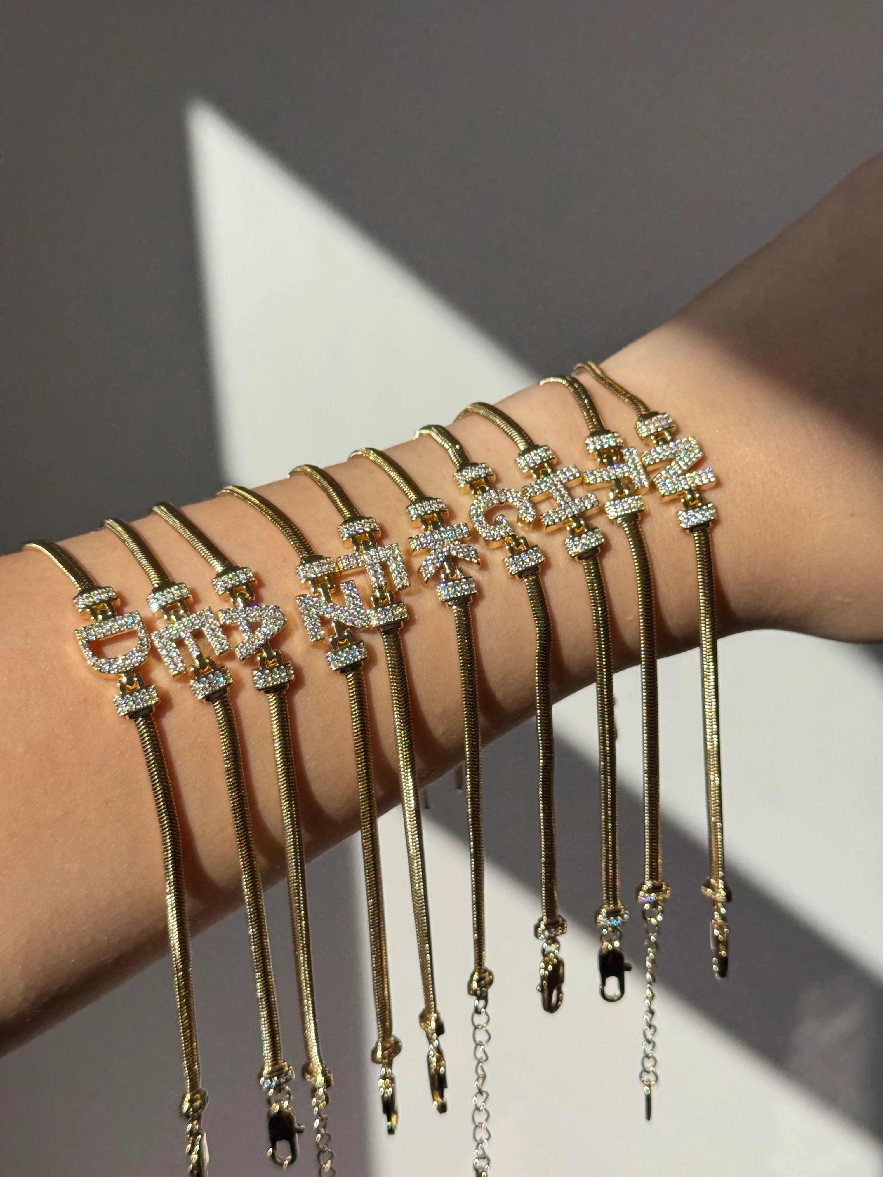  Çelik Zirkon Taşlı Harf Bileklik – Gold