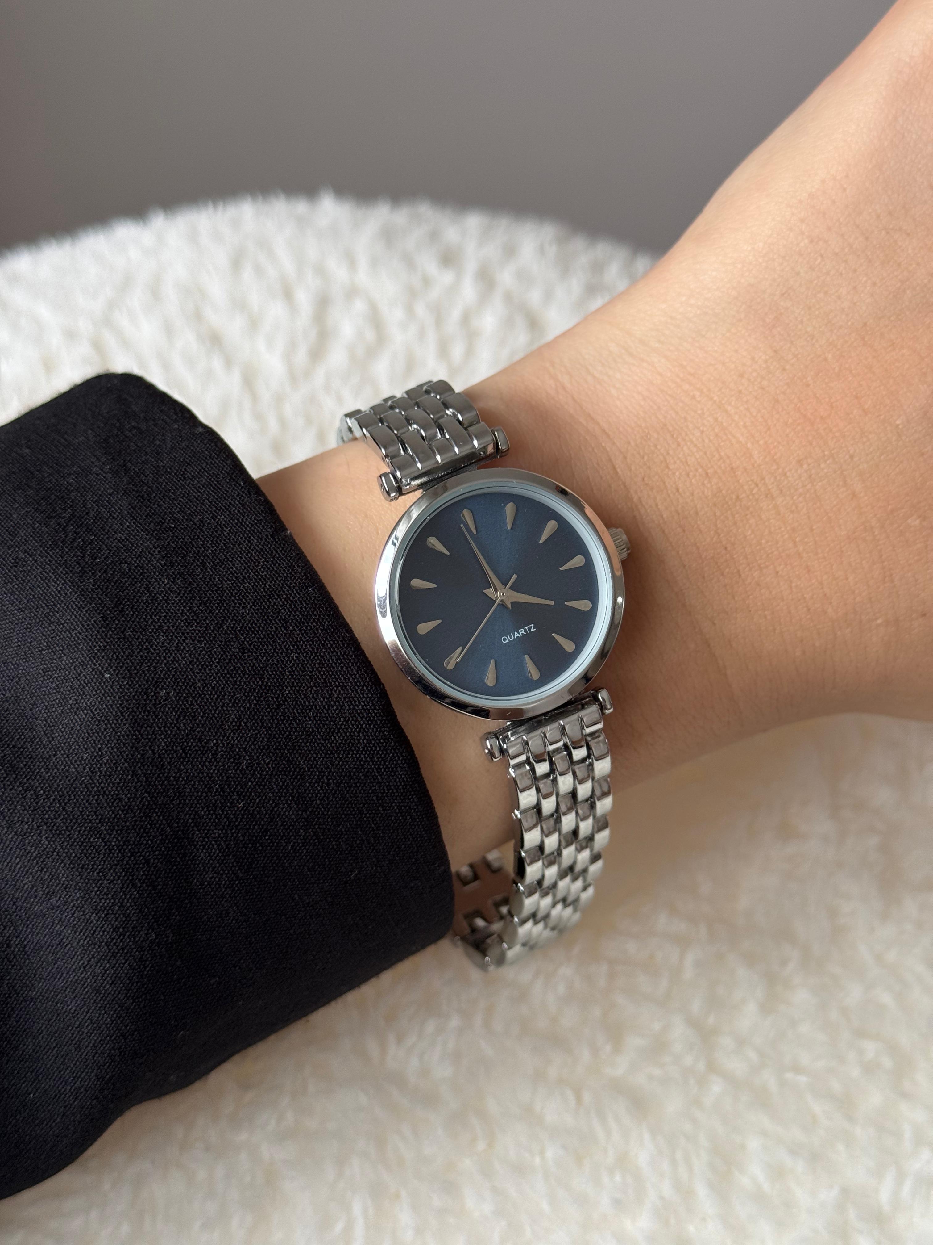 Gümüş Renk Tasarım Kasa Lacivert Kadran Minimal Çelik Kadın Kol Saati