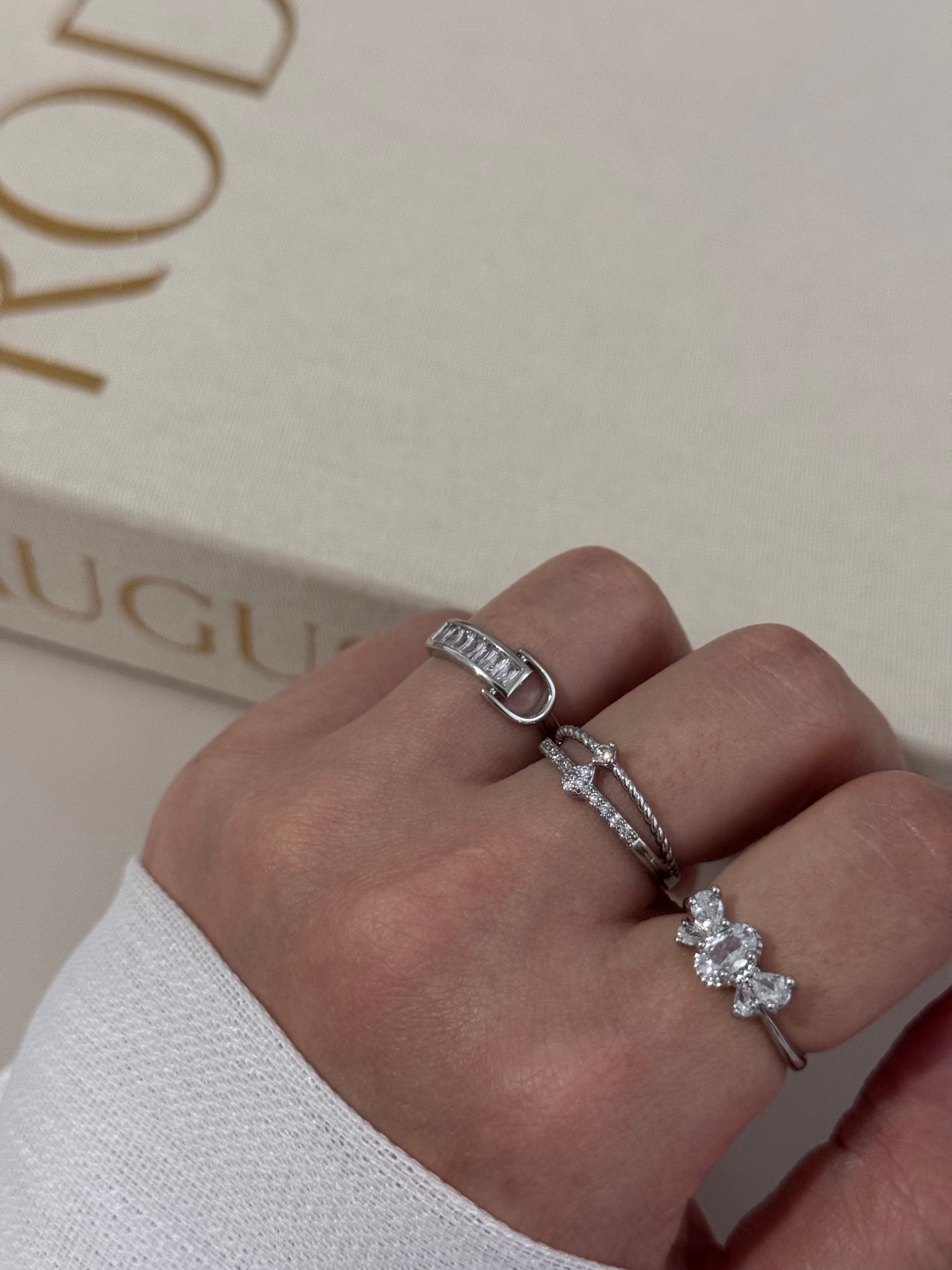 3’lü Ayarlanabilir Gümüş Renk Yüzük Seti – Baget, Üç Taş ve Işıltılı Tasarım