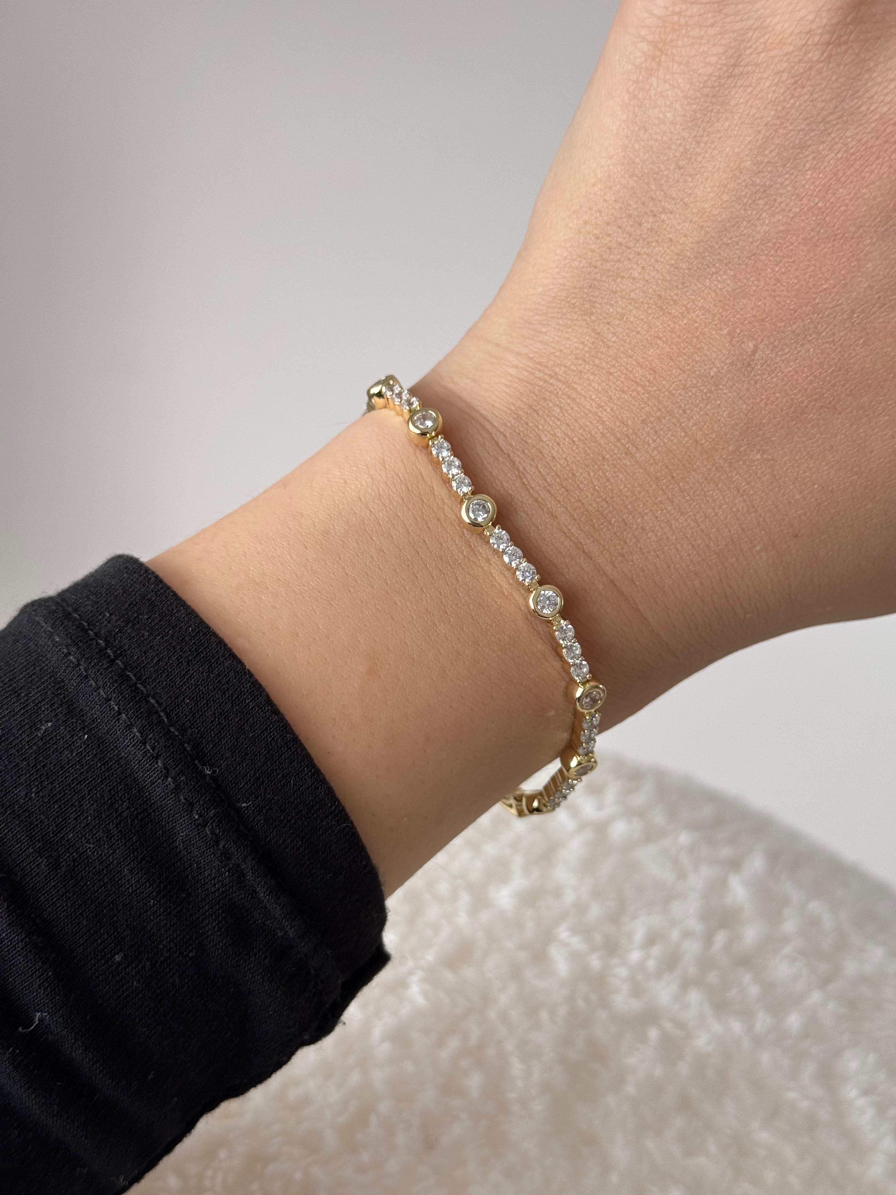 Altın Renk Renkli Taş Detaylı Kristal Çelik Bileklik 