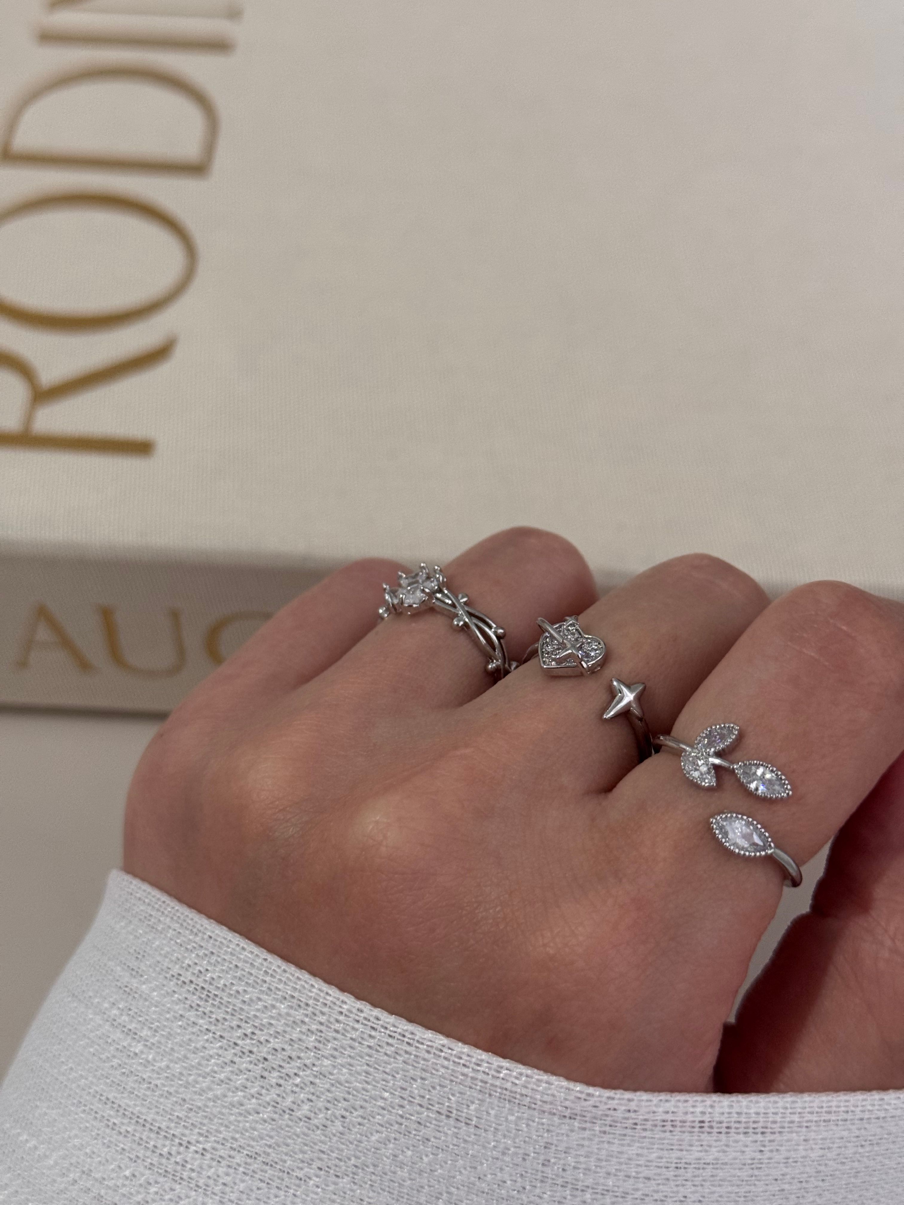 3’lü Ayarlanabilir Gümüş Renk Yüzük Seti – Kalp, Yıldız ve Yaprak Detaylı