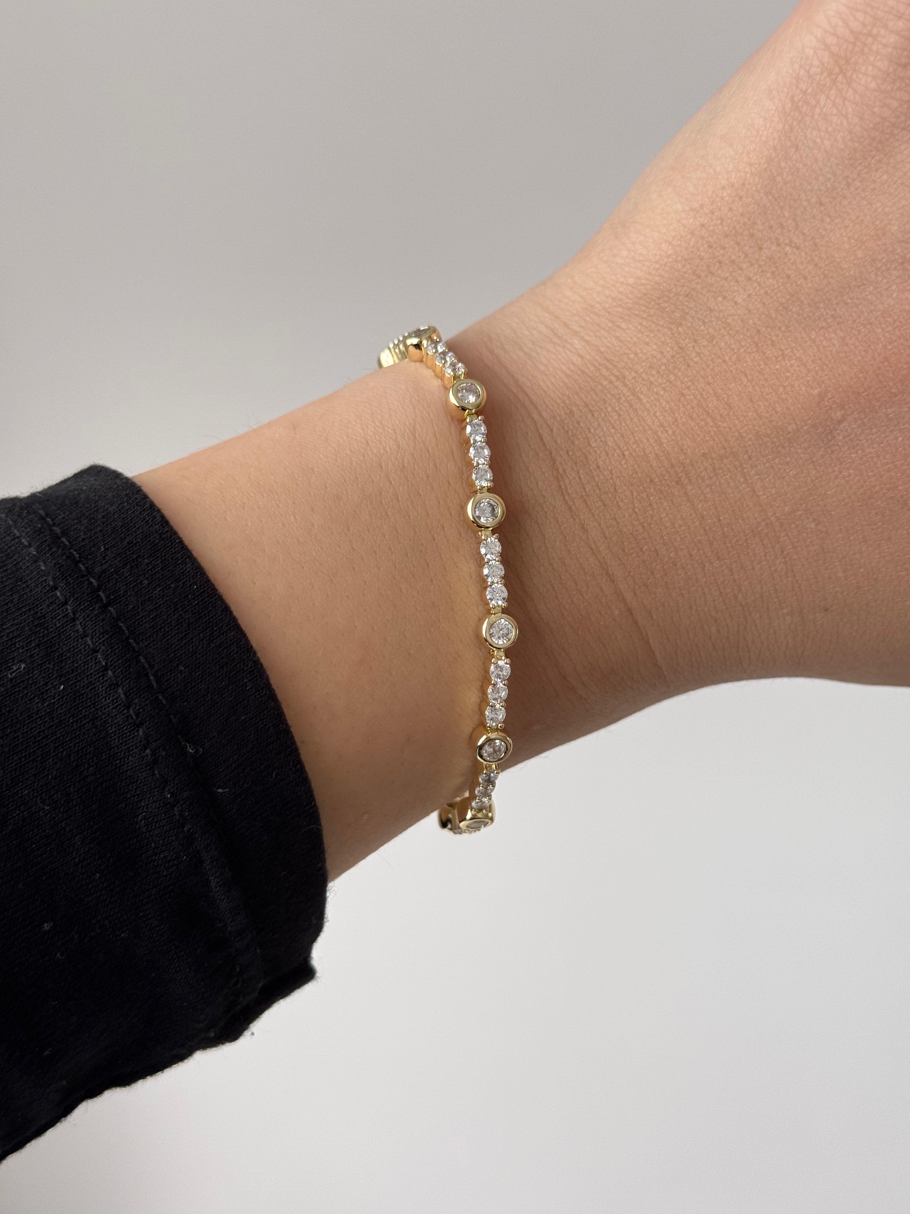 Altın Renk Renkli Taş Detaylı Kristal Çelik Bileklik 