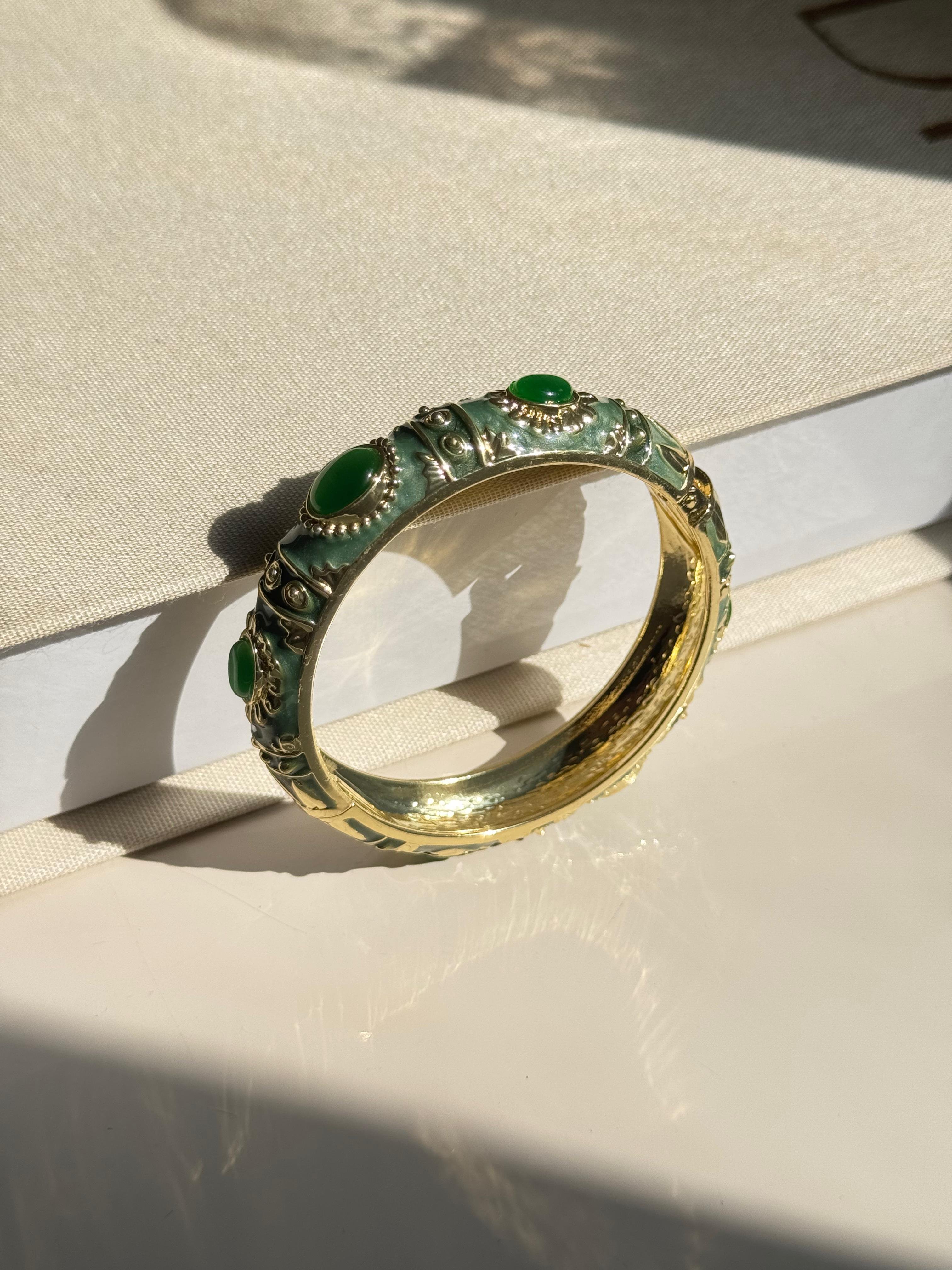 Vintage Etnik Yeşil Taşlı Altın Kaplama Kelepçe Bileklik