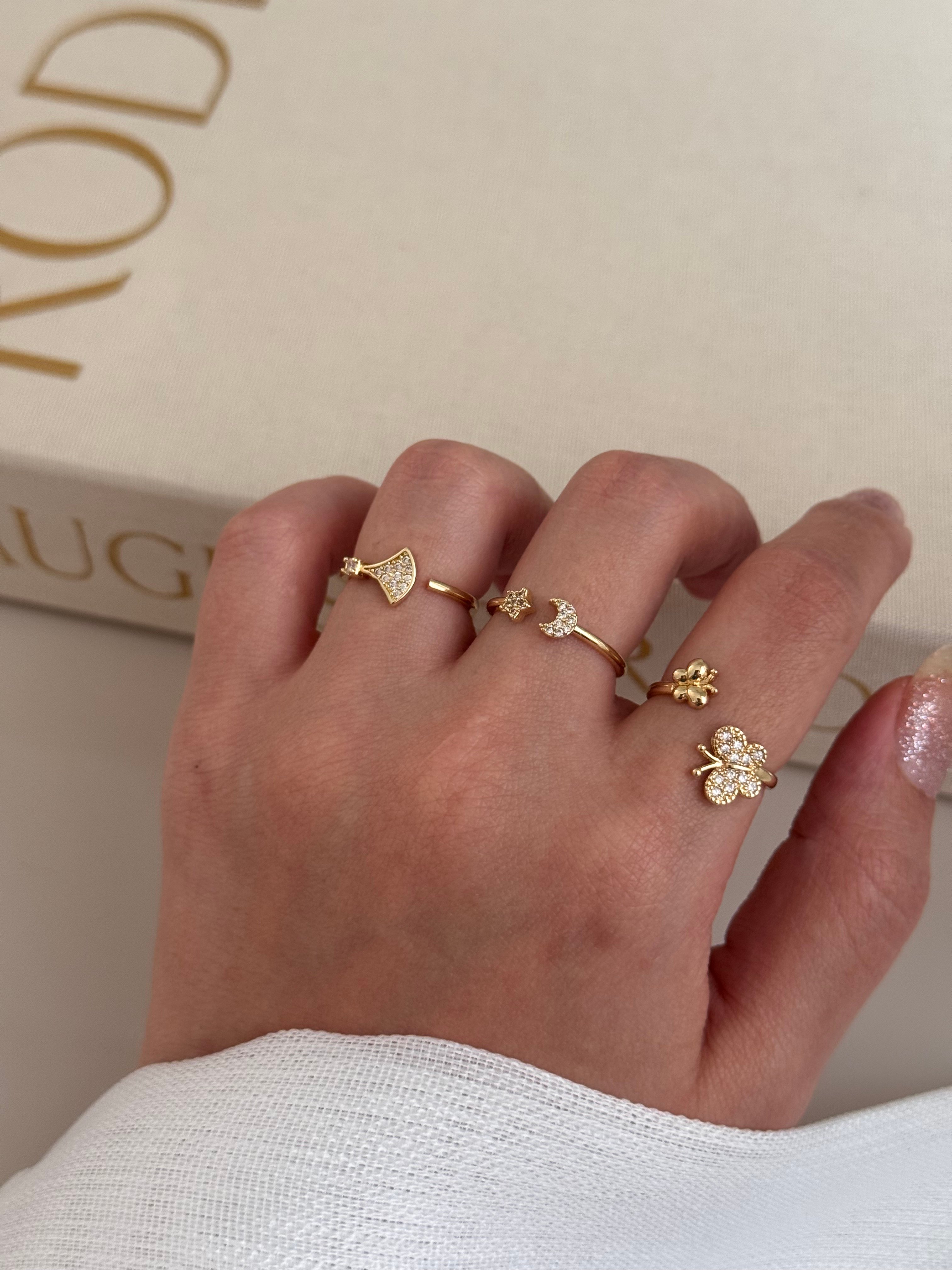 3’lü Ayarlanabilir Gold Figürlü Yüzük Seti – Melek, Ay-Yıldız ve Kelebek Detaylı