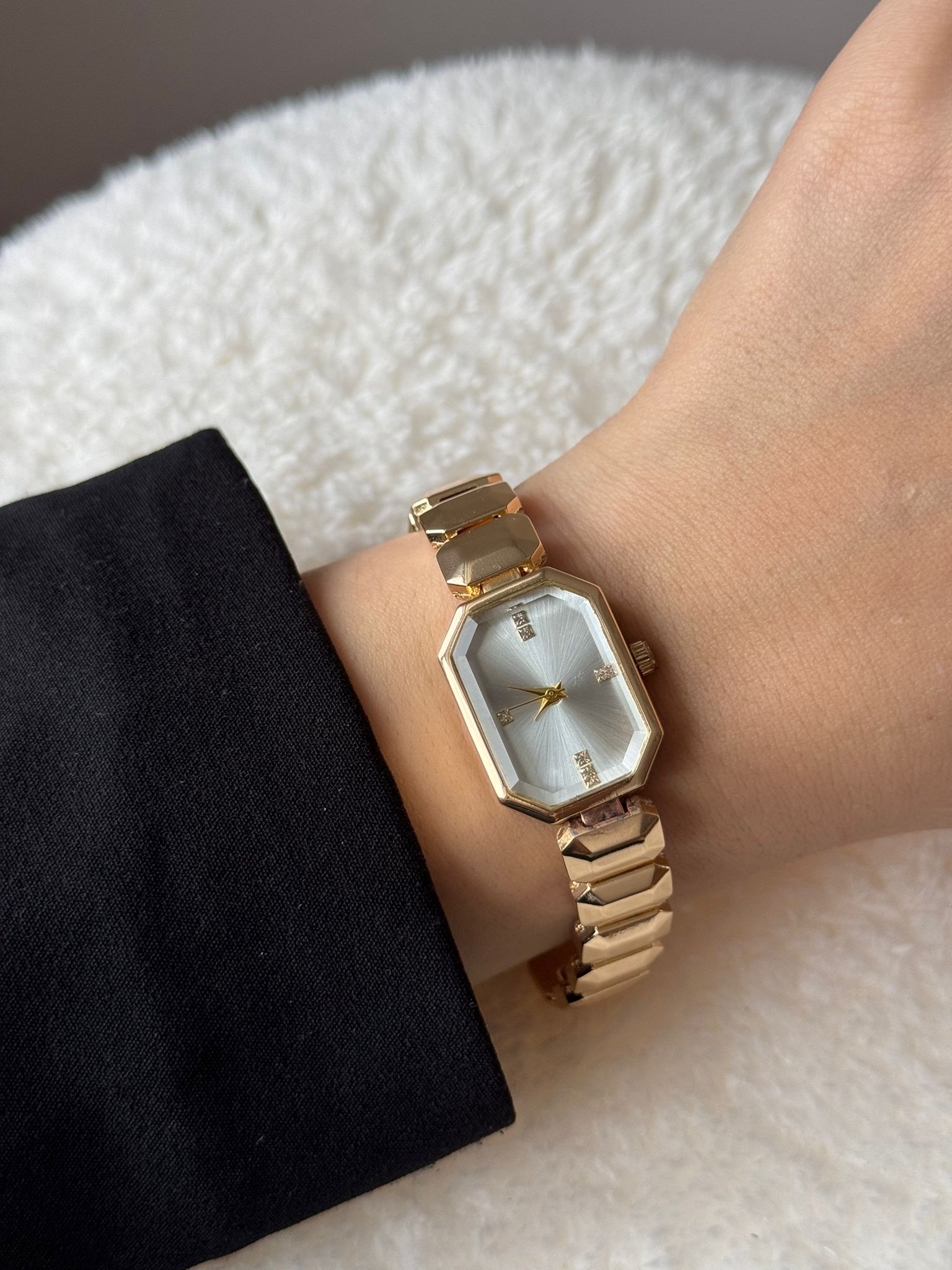 Altın Renk Tasarım Kasa Gümüş Kadran Çelik Kadın Kol Saati