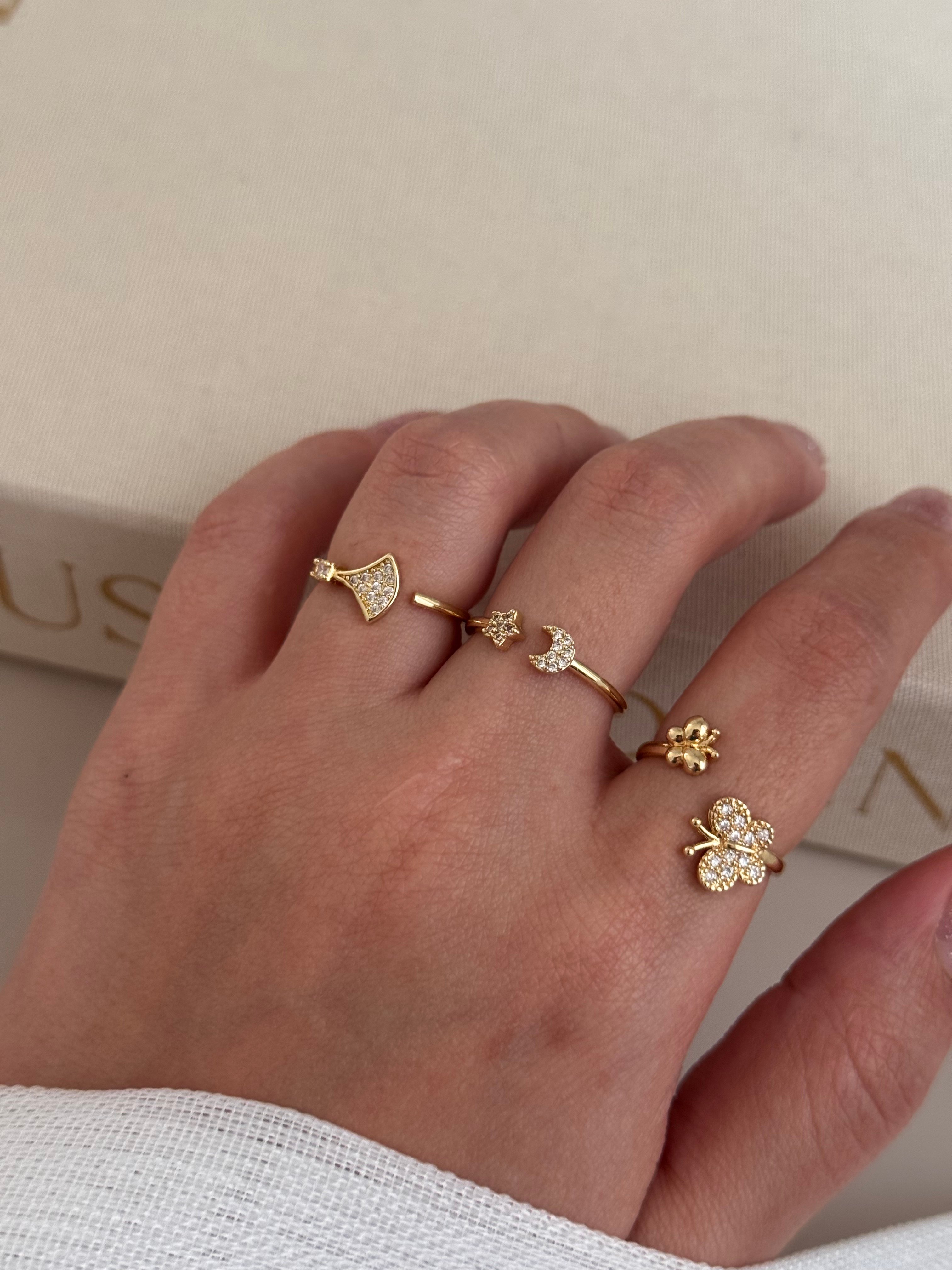 3’lü Ayarlanabilir Gold Figürlü Yüzük Seti – Melek, Ay-Yıldız ve Kelebek Detaylı