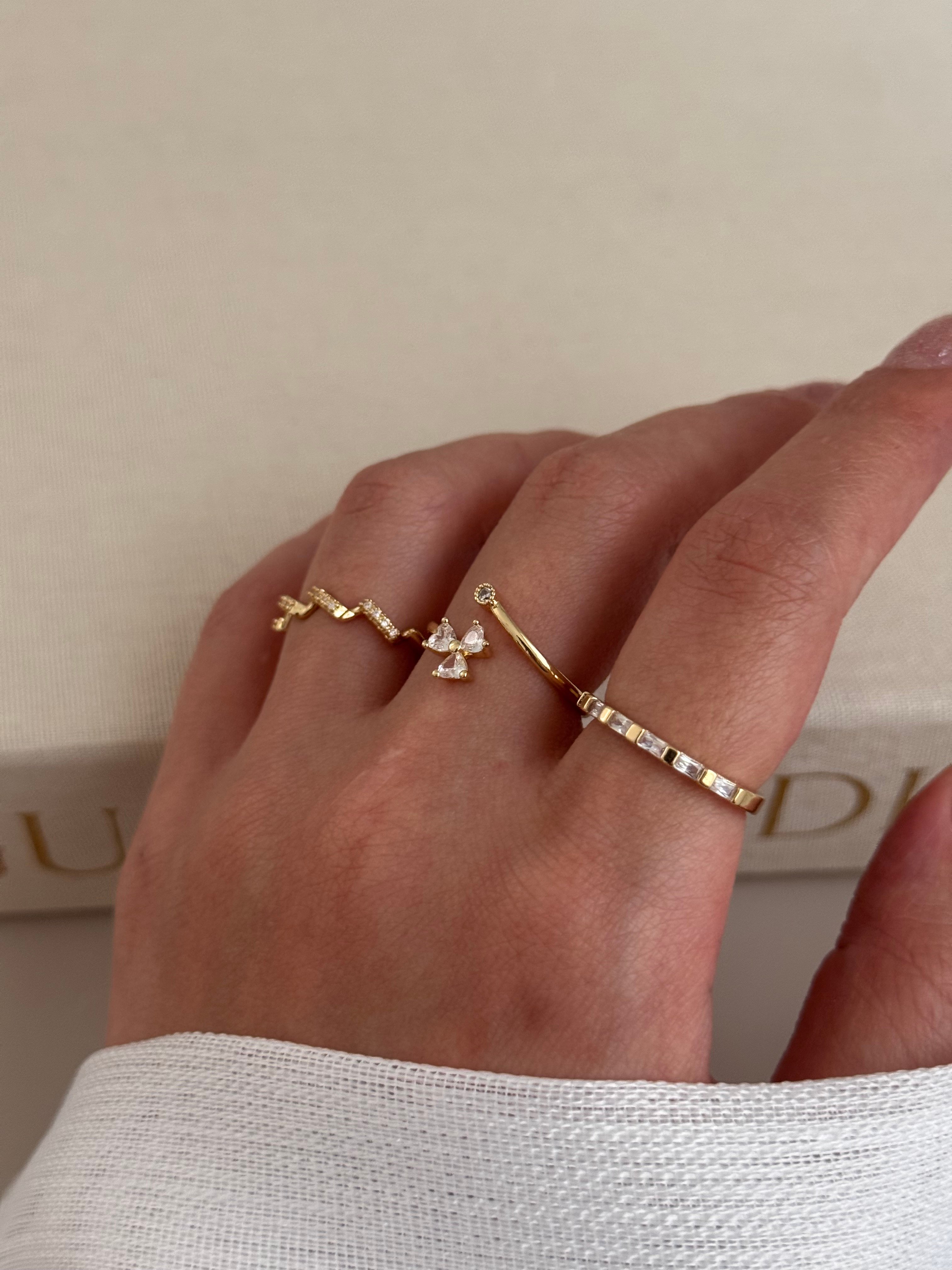 3’lü Ayarlanabilir Gold Yüzük Seti – Fiyonk, Geometrik ve Taşlı Tasarım