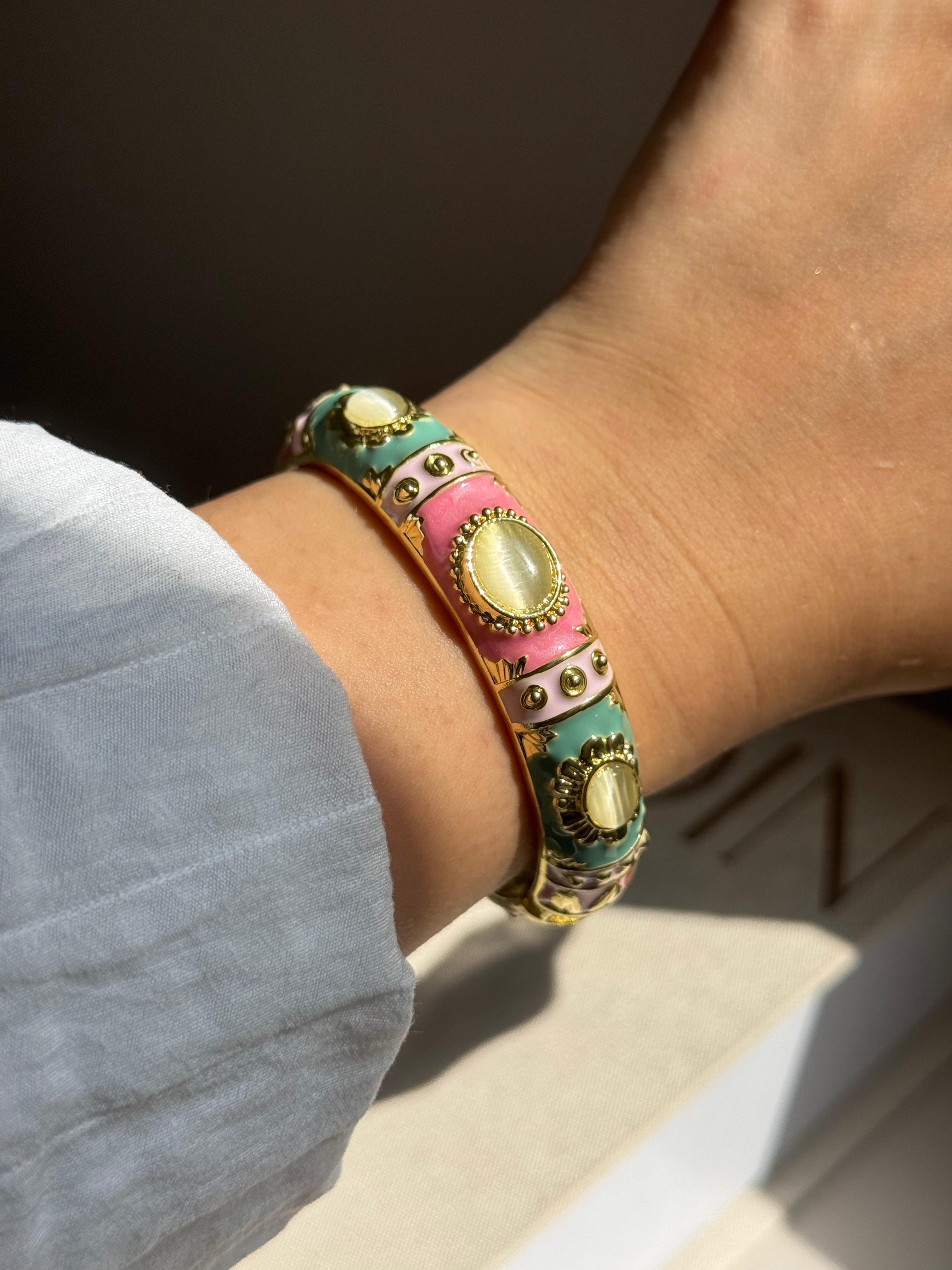 Vintage Renkli Taşlı Altın Kaplama Kelepçe Bileklik – Pembe Mint Lila