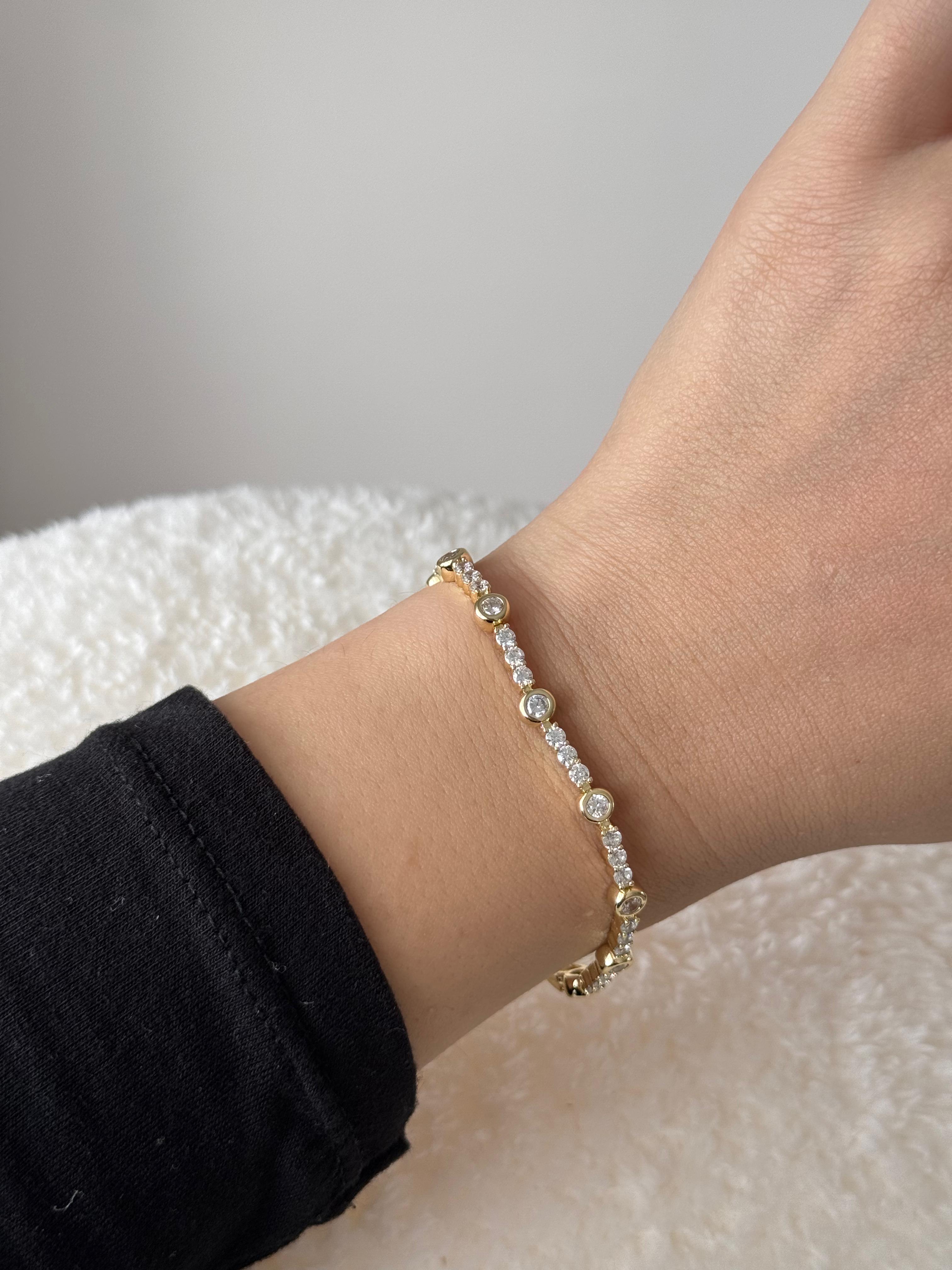 Altın Renk Renkli Taş Detaylı Kristal Çelik Bileklik 