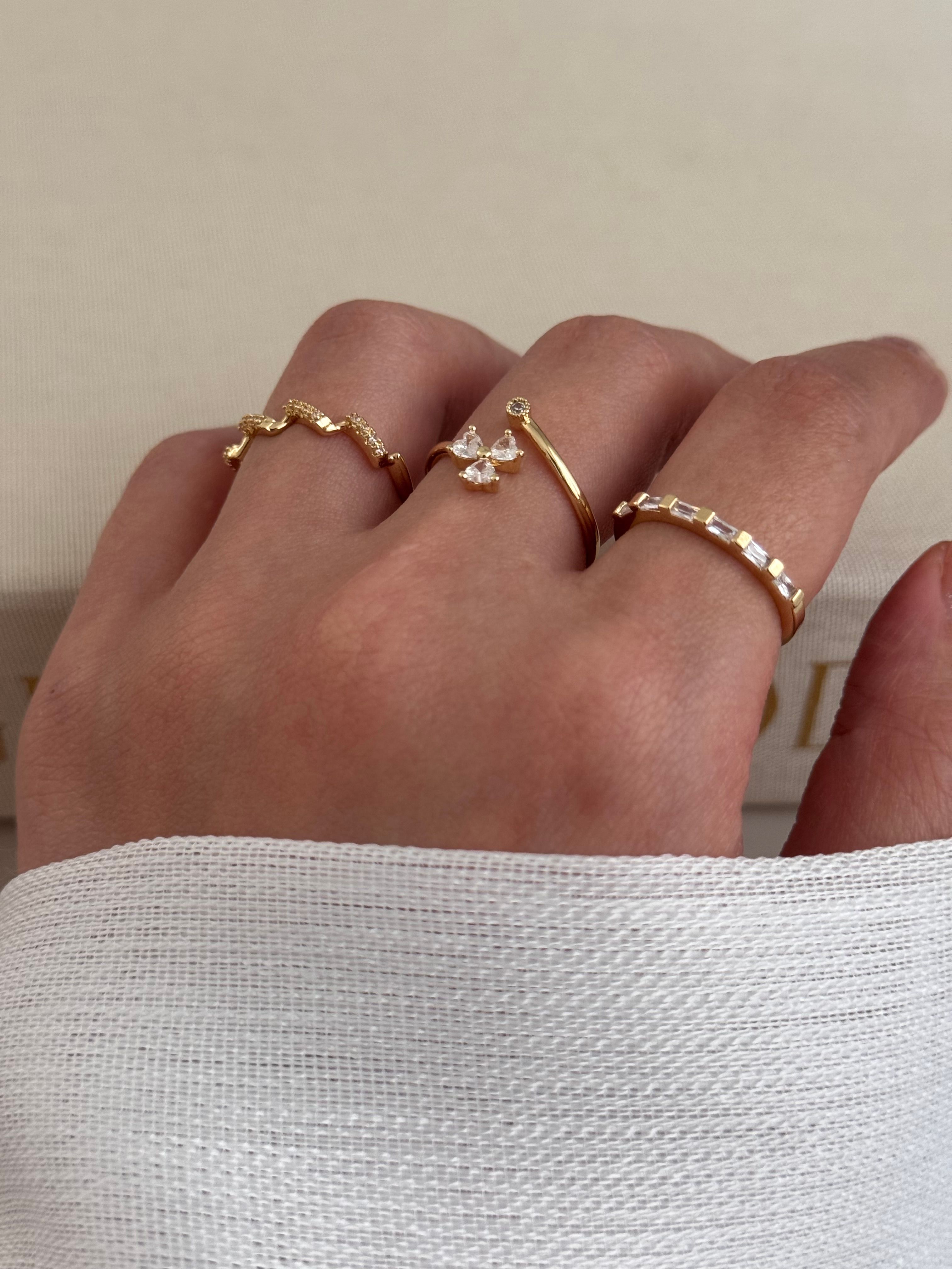 3’lü Ayarlanabilir Gold Yüzük Seti – Fiyonk, Geometrik ve Taşlı Tasarım