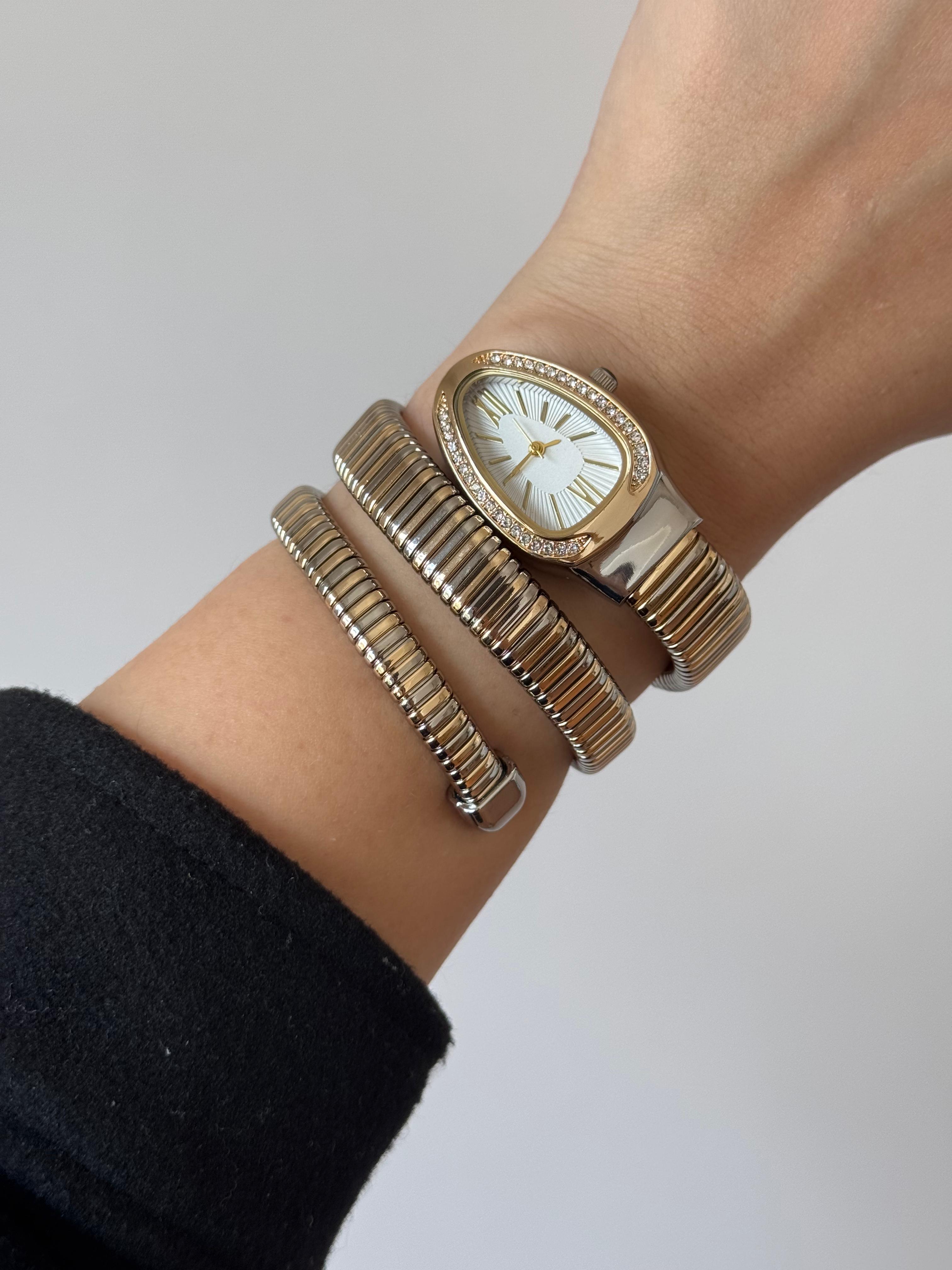 Rose Gold Sarmal Formlu Taş Detaylı Çelik Kadın Saat