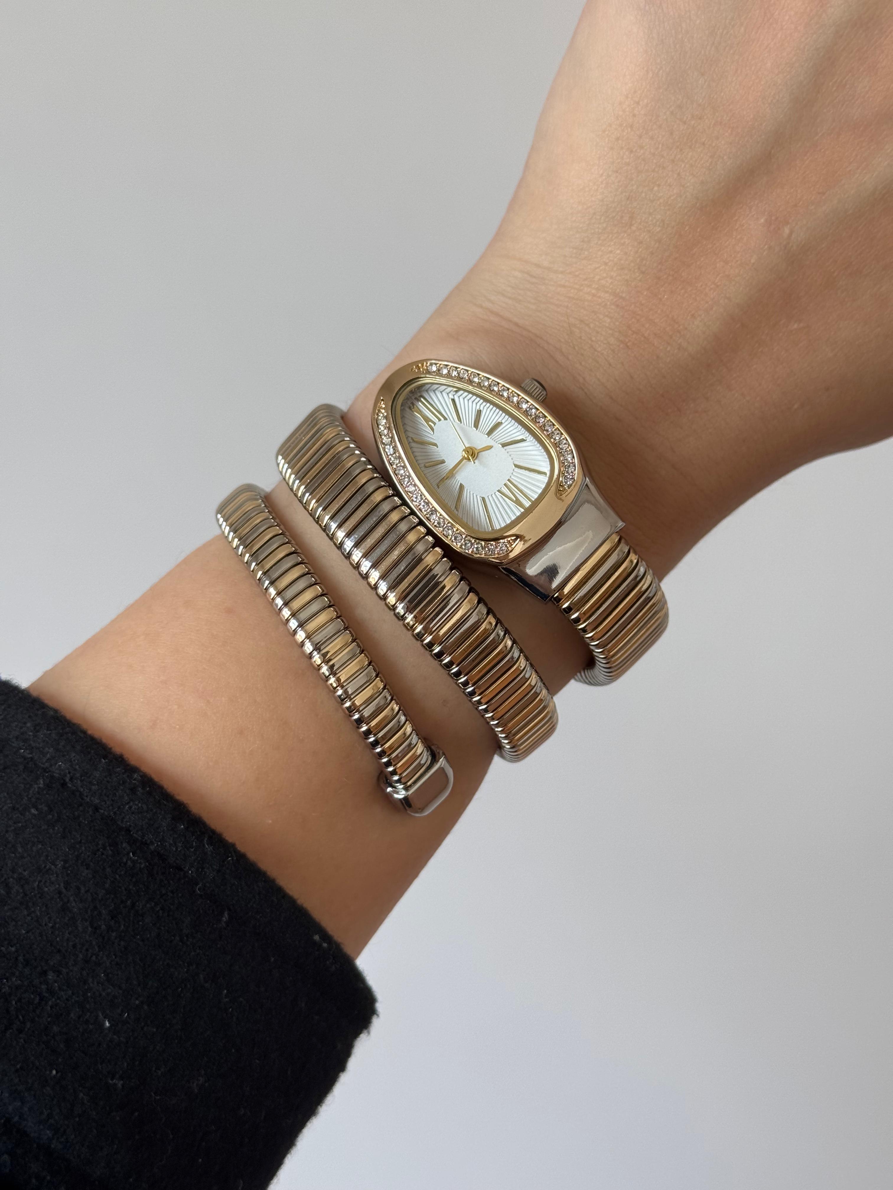 Rose Gold Sarmal Formlu Taş Detaylı Çelik Kadın Saat
