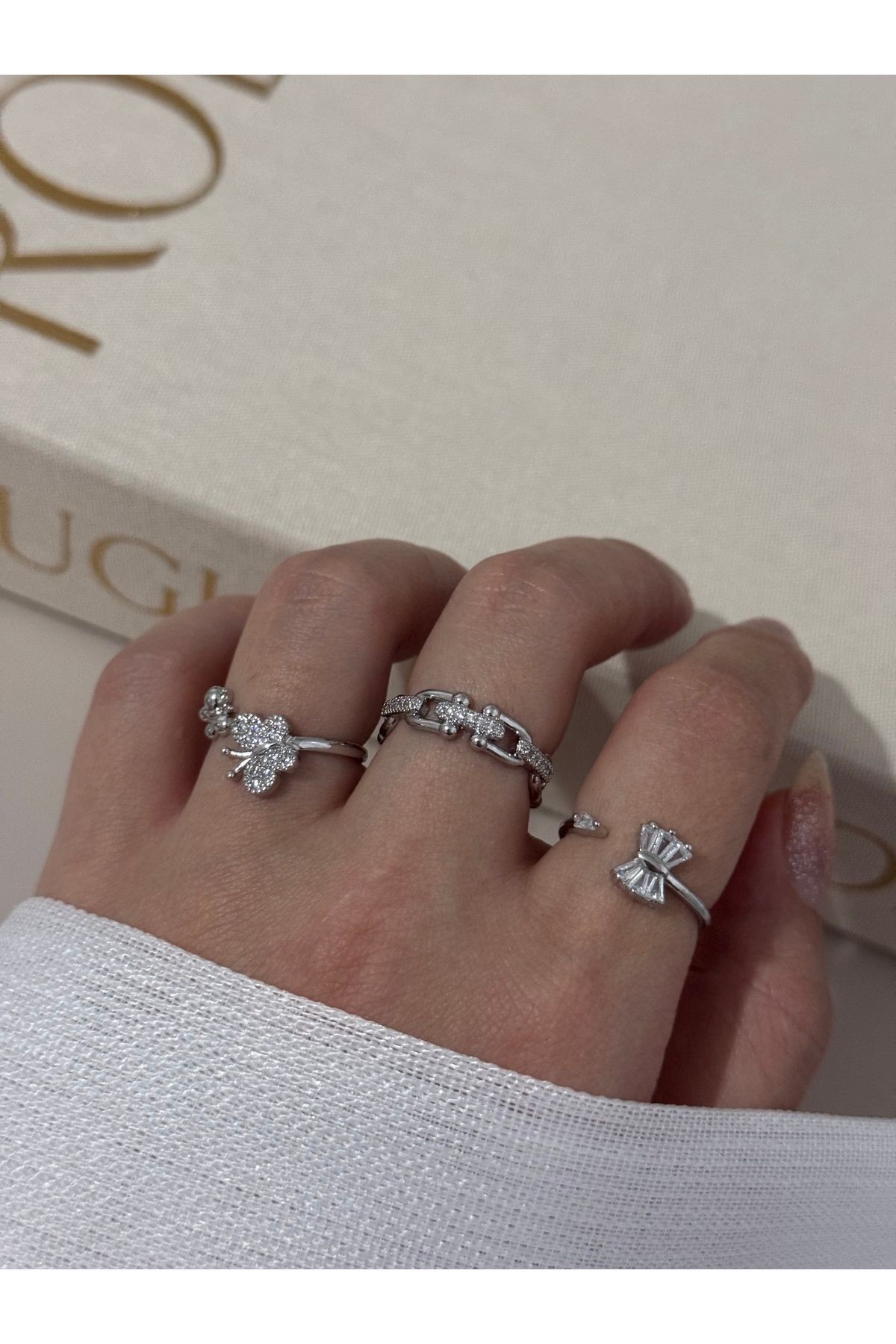 Üçlü Gümüş Renk Ayarlanabilir Yüzük Seti – Romantik ve Zarif Tasarım