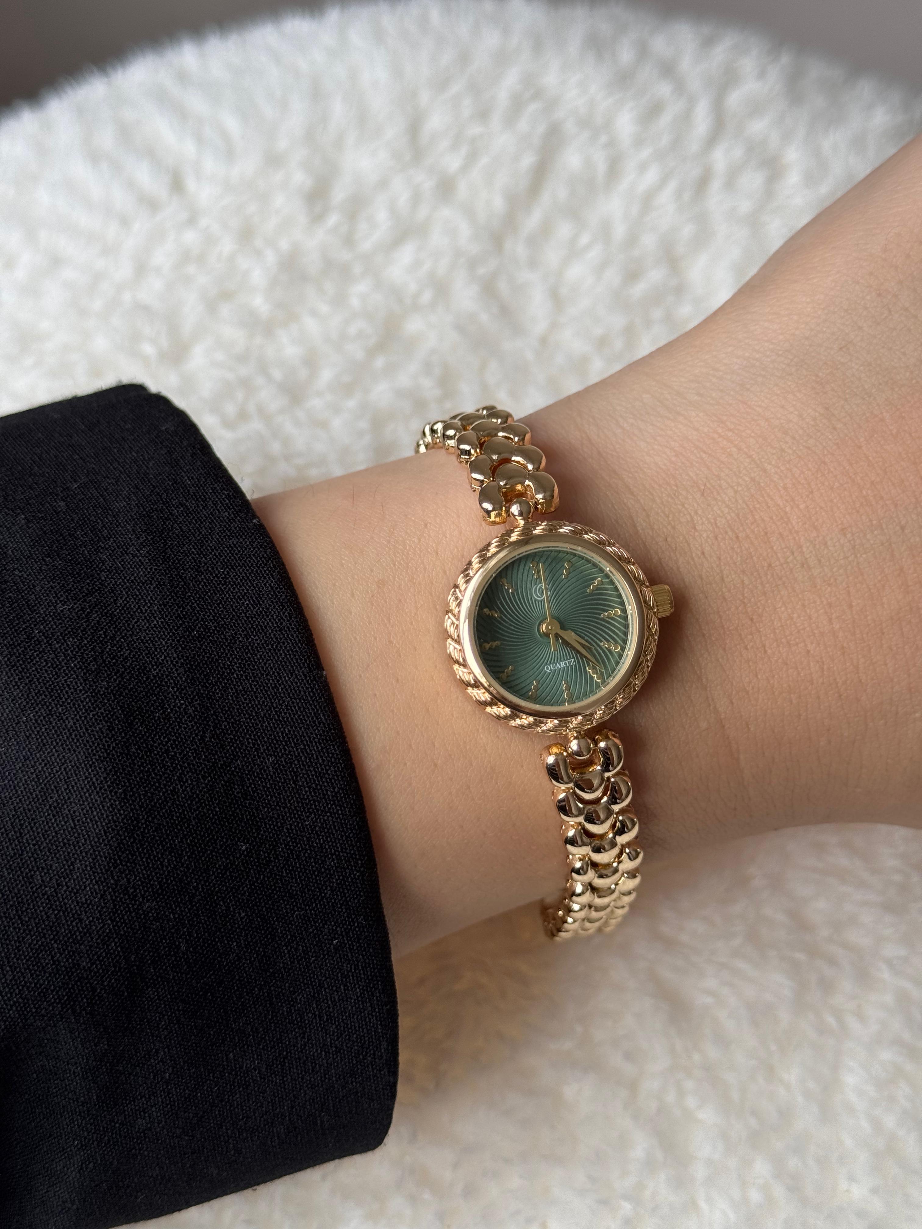 Gold Green Dial Watch – Minimal Stainless Steel Women’s Design