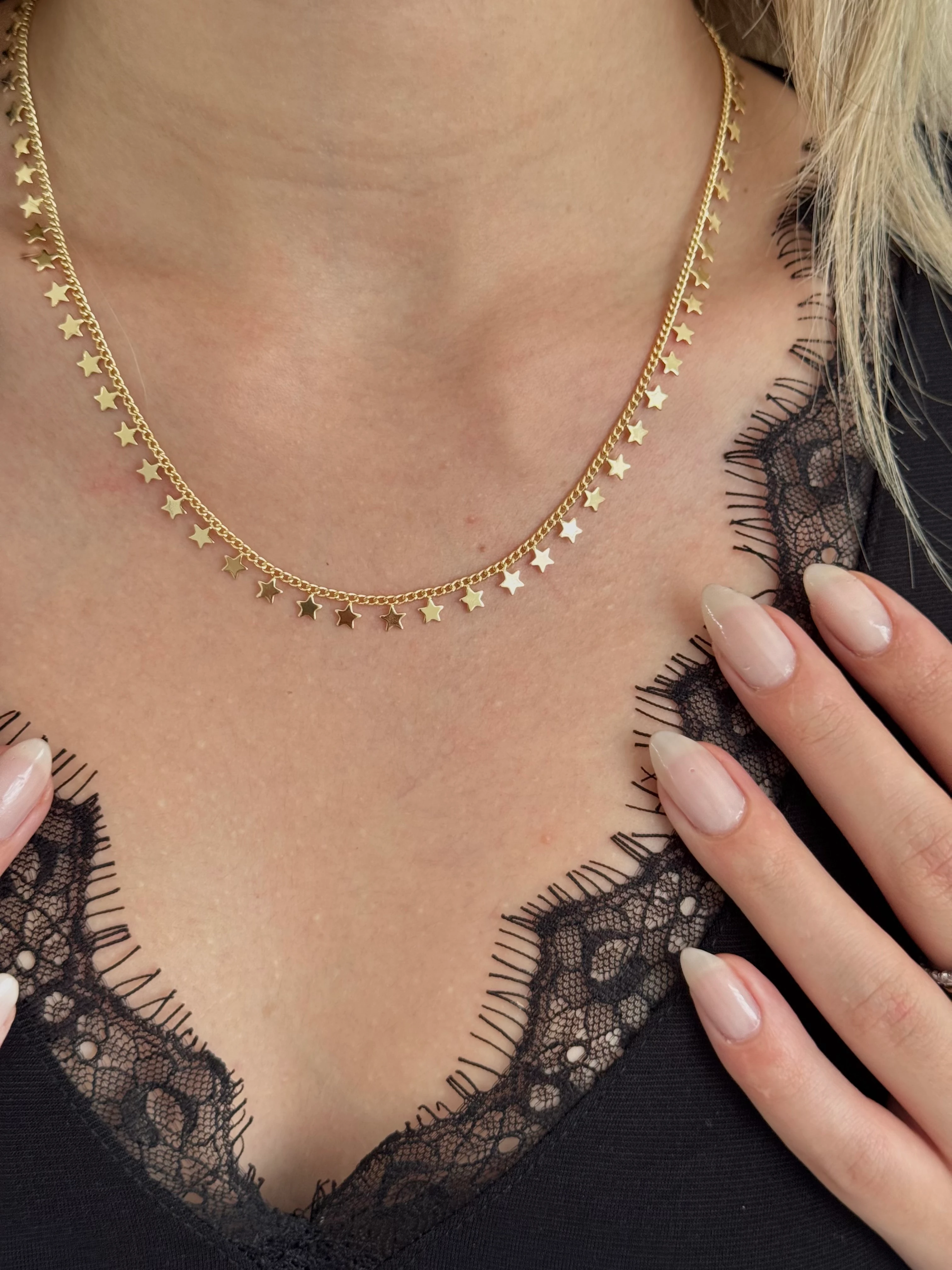 Altın Renk Yıldız Detaylı Çelik Kadın Kolye