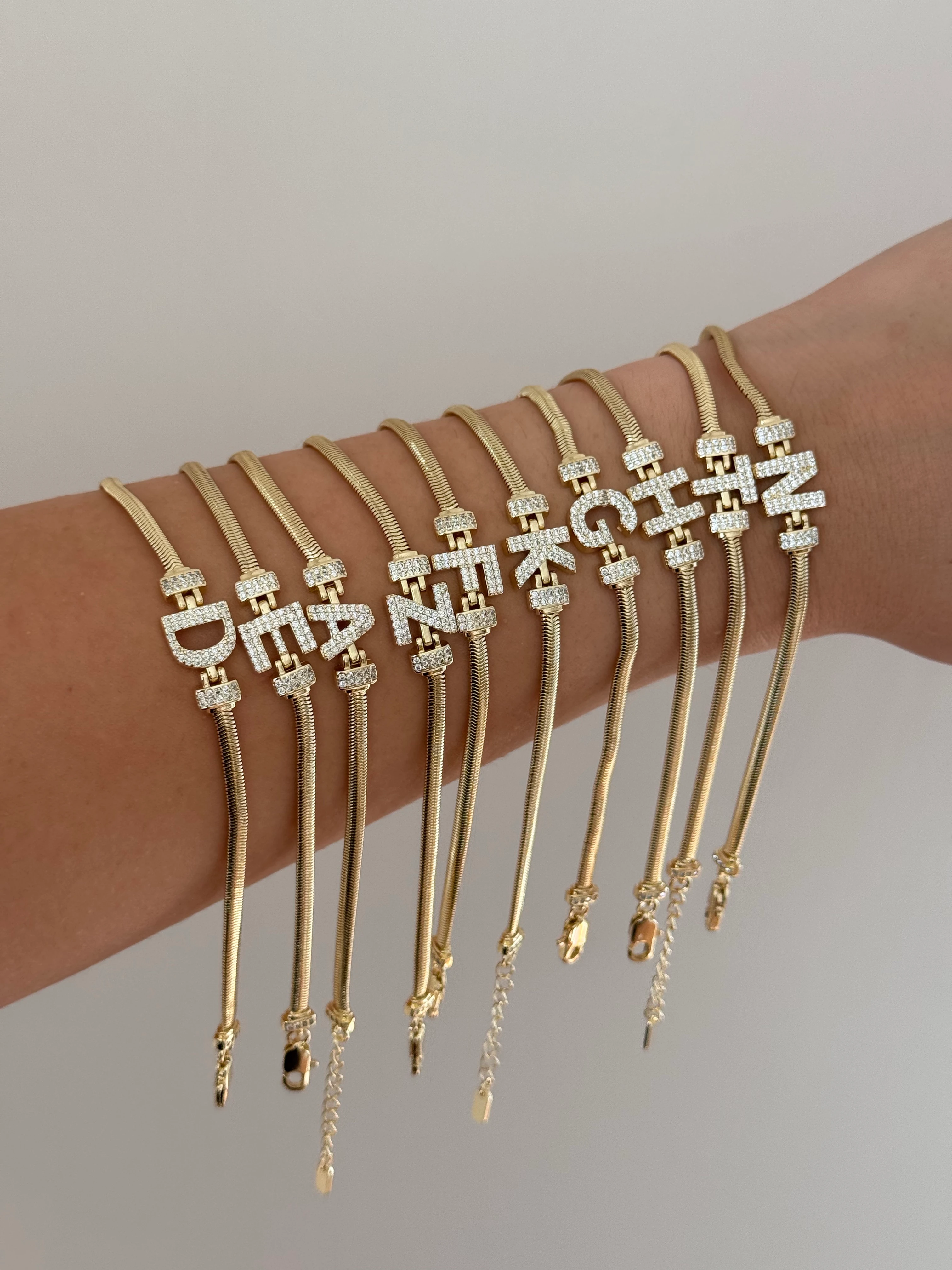  Çelik Zirkon Taşlı Harf Bileklik – Gold