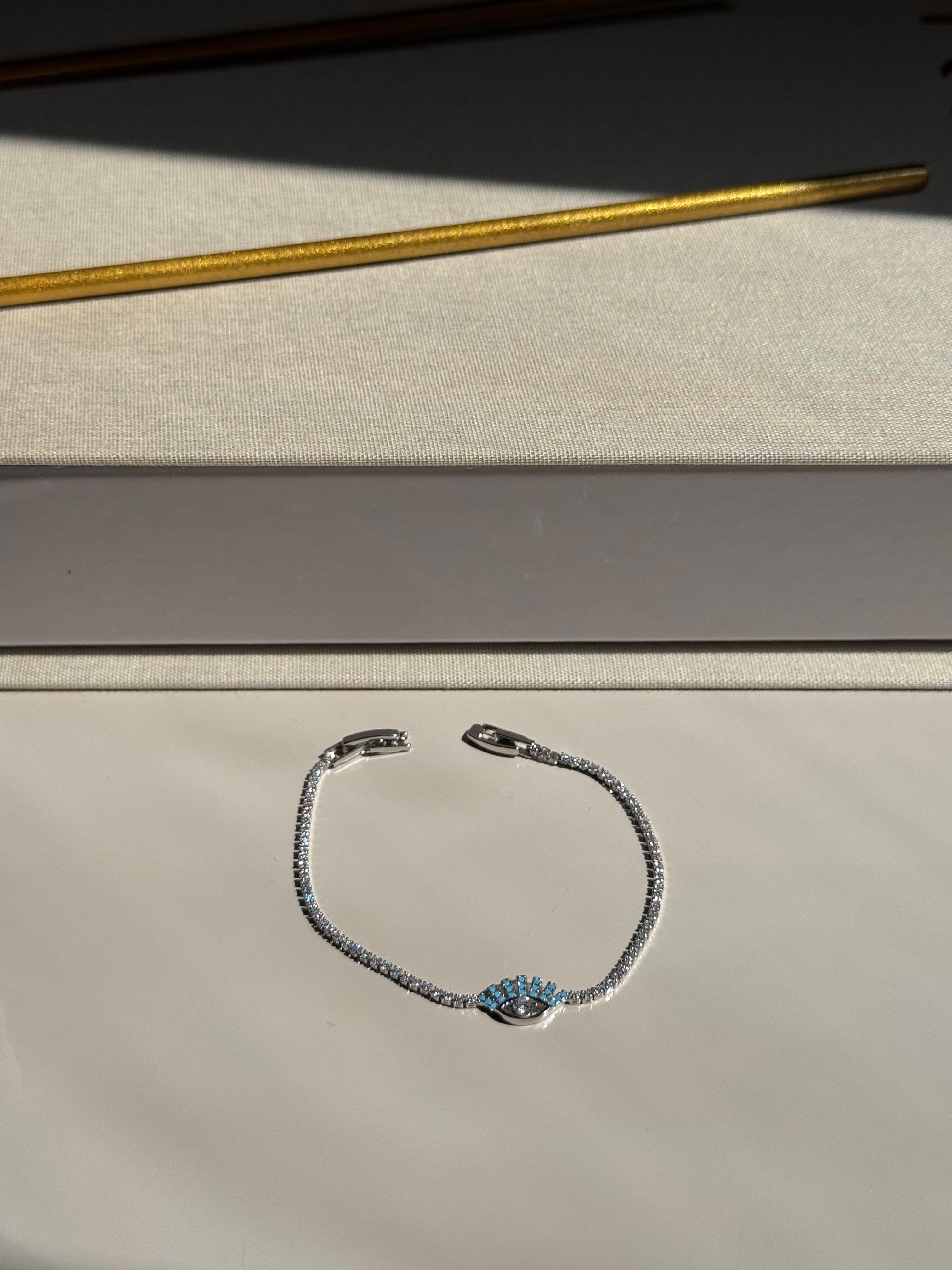 Göz Figürlü Mavi Taşlı Gümüş Renk Kadın Çelik Bileklik