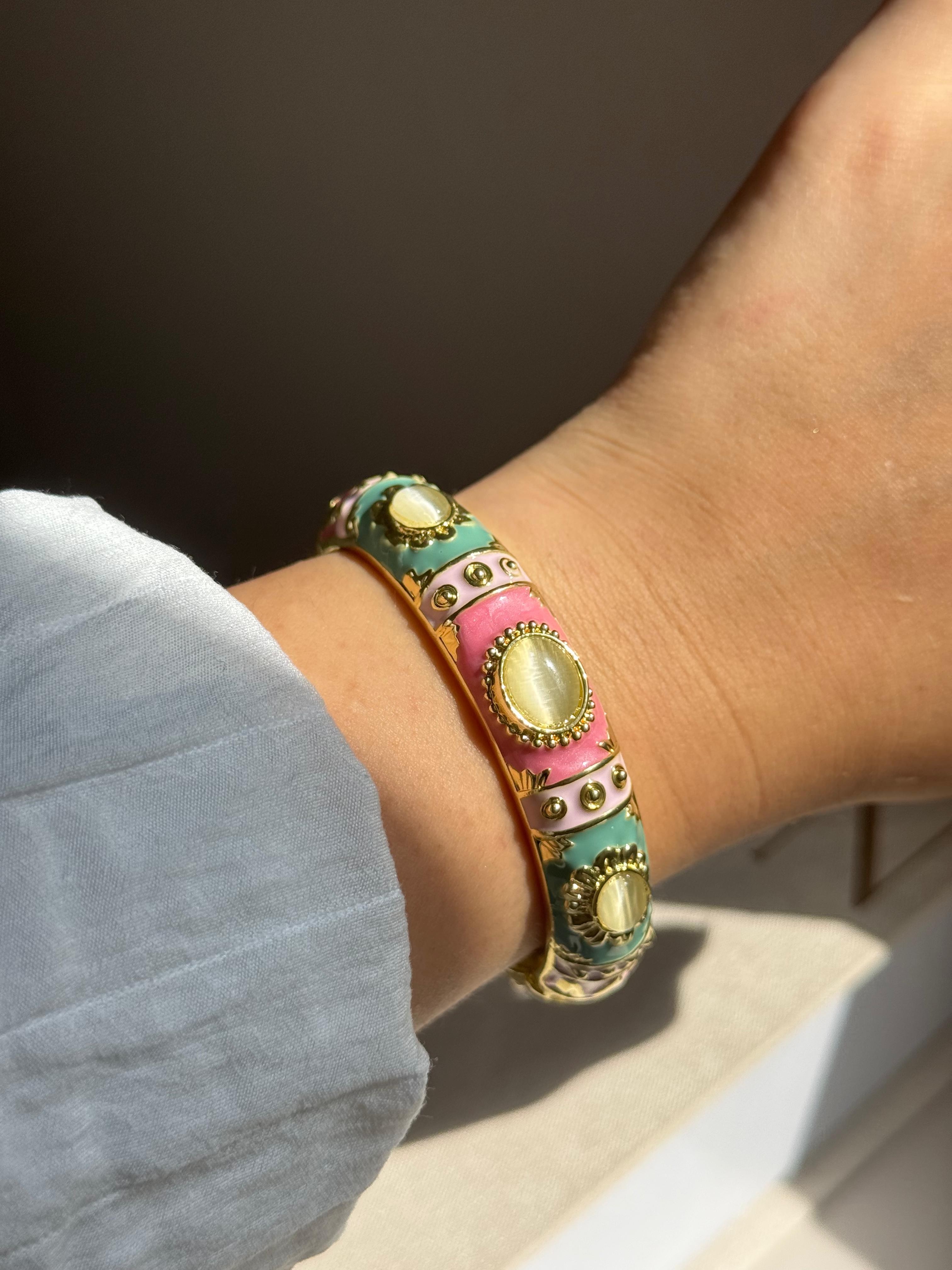 Vintage Renkli Taşlı Altın Kaplama Kelepçe Bileklik – Pembe Mint Lila