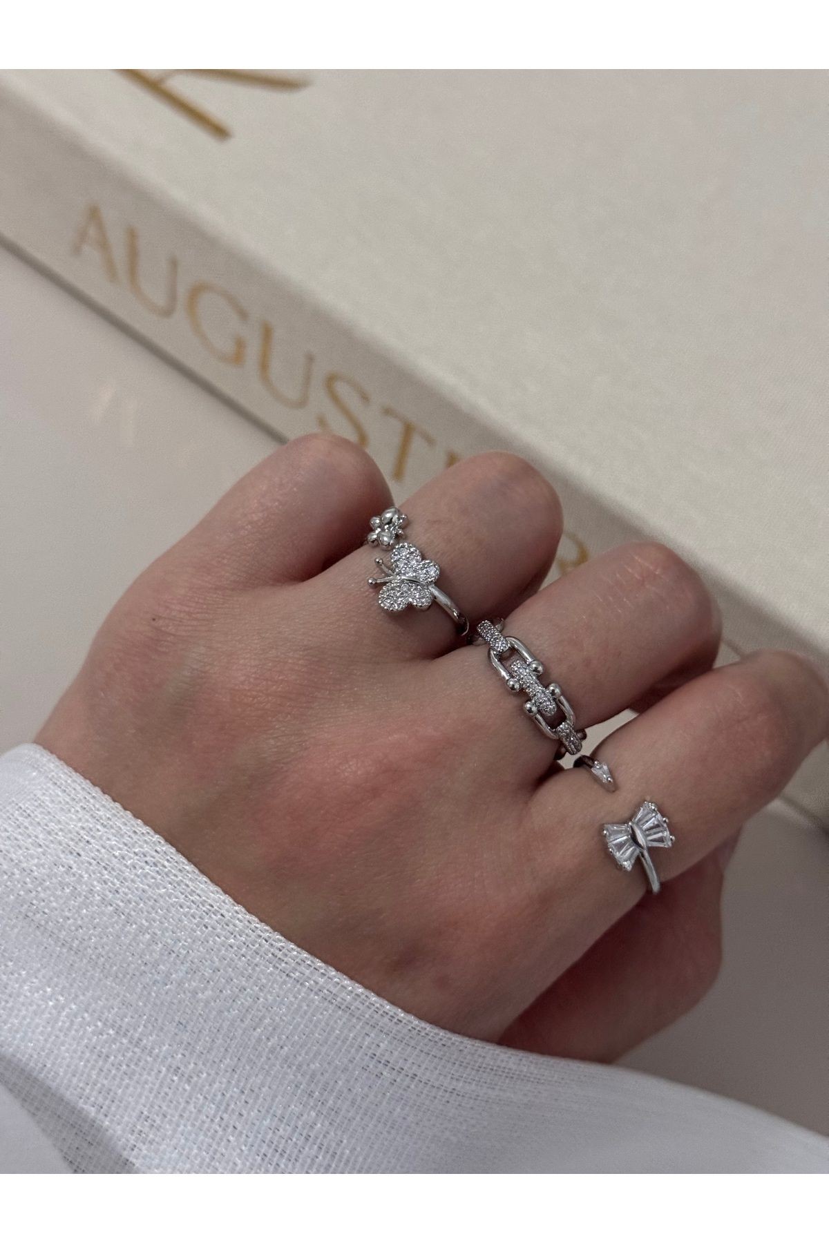 Üçlü Gümüş Renk Ayarlanabilir Yüzük Seti – Romantik ve Zarif Tasarım