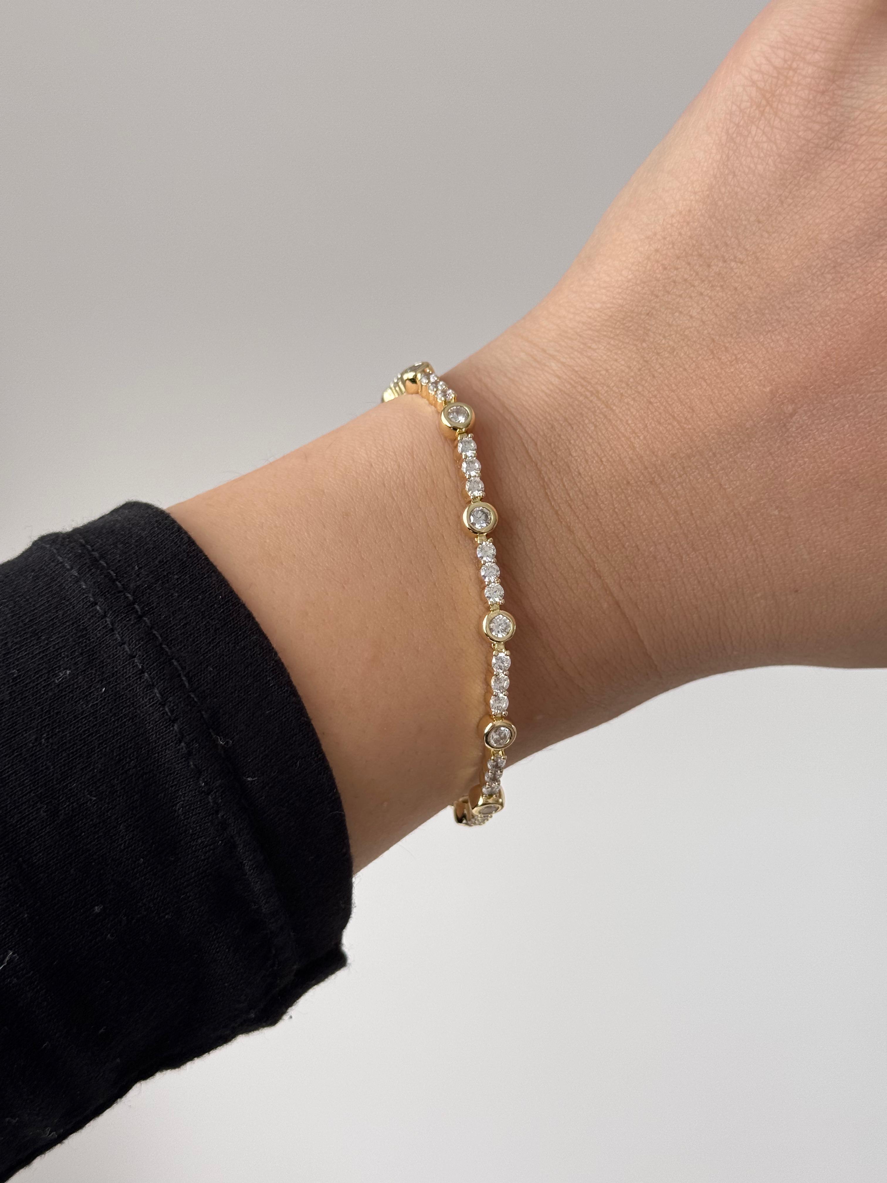 Altın Renk Renkli Taş Detaylı Kristal Çelik Bileklik 