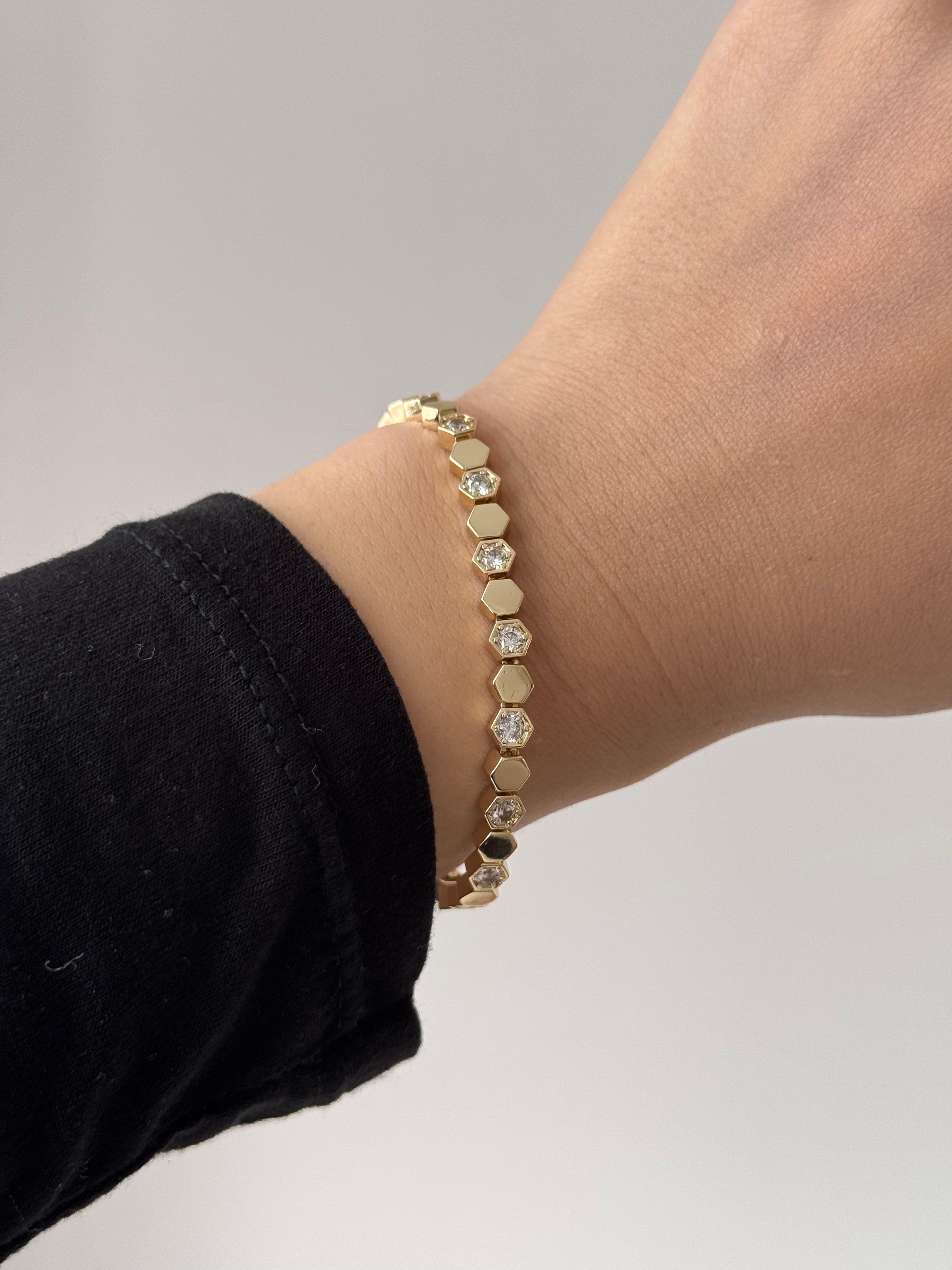 Altın Renk Parlak Taş Detaylı Çelik Bileklik 