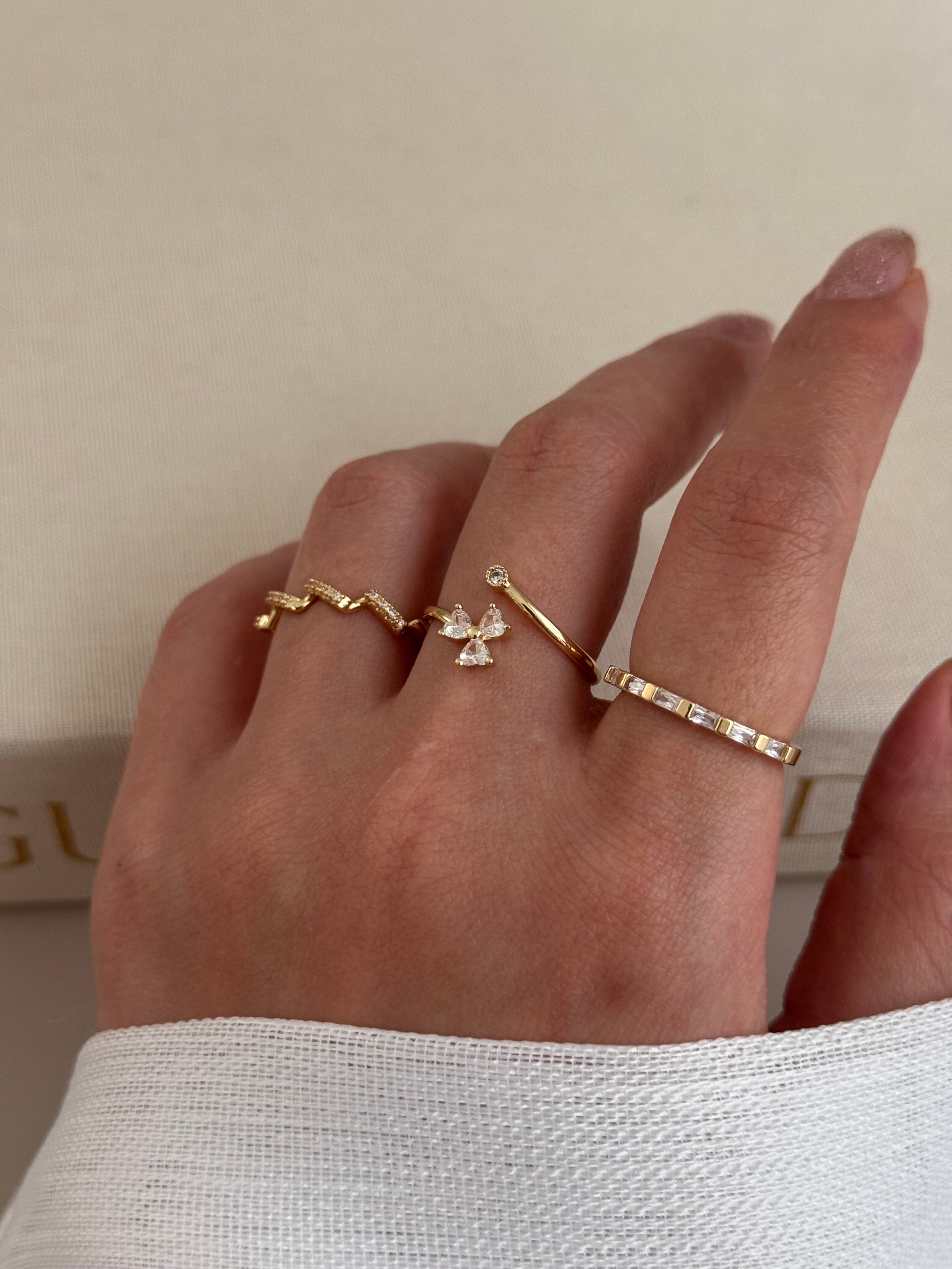 3’lü Ayarlanabilir Gold Yüzük Seti – Fiyonk, Geometrik ve Taşlı Tasarım
