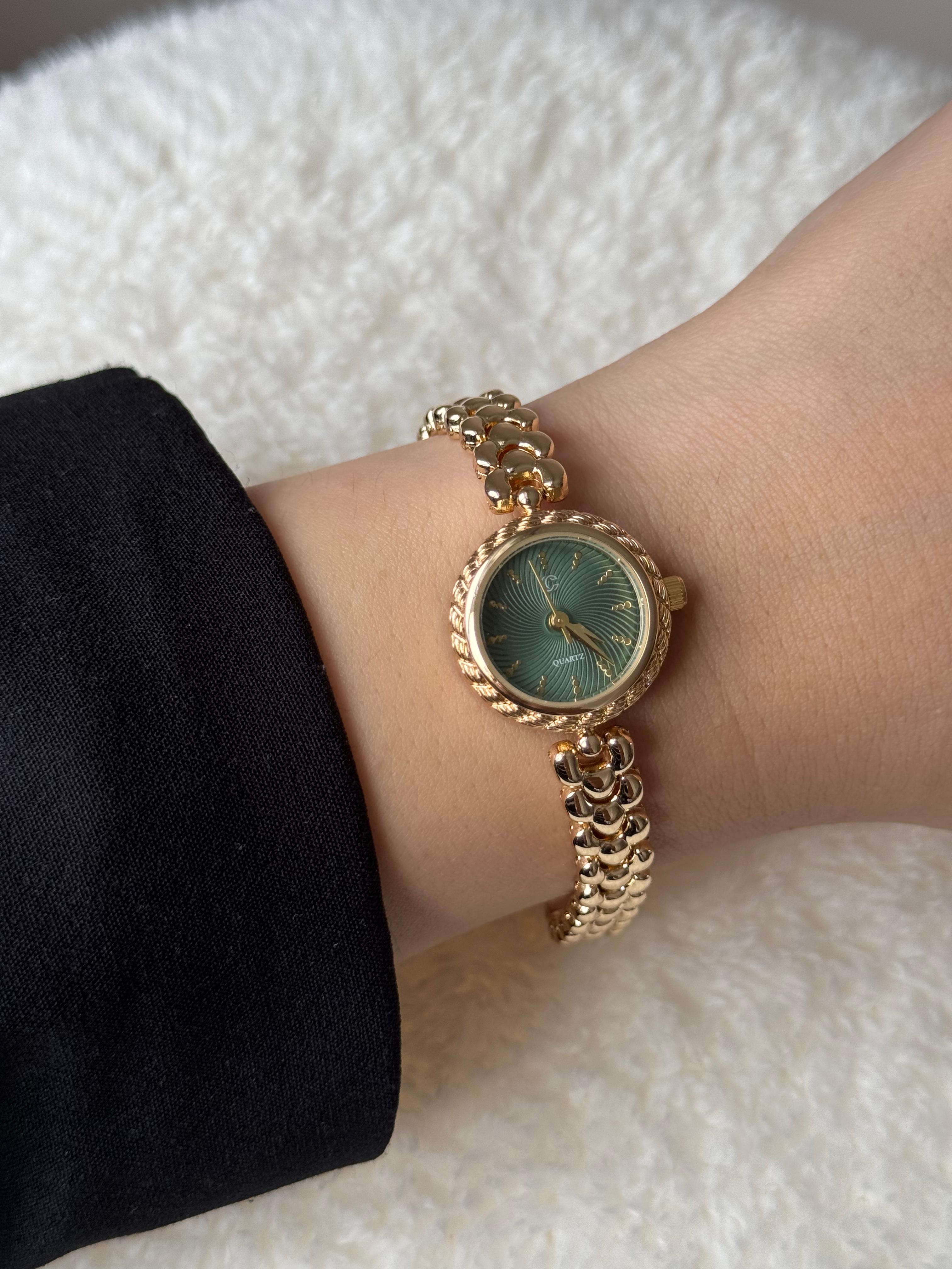 Gold Green Dial Watch – Minimal Stainless Steel Women’s Design