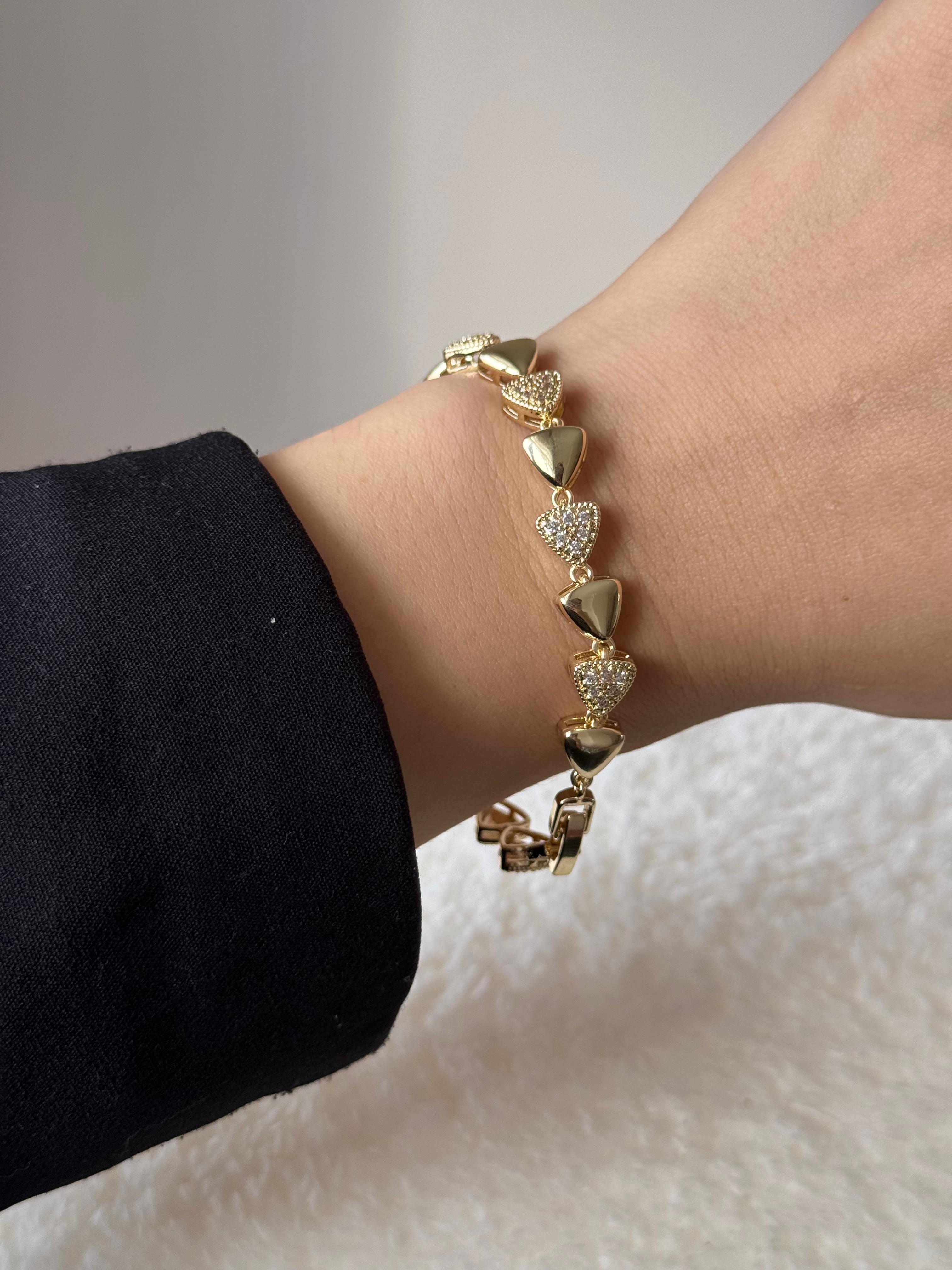 VIP Seri Üçgen Taşlı Çelik Bileklik – Gold 