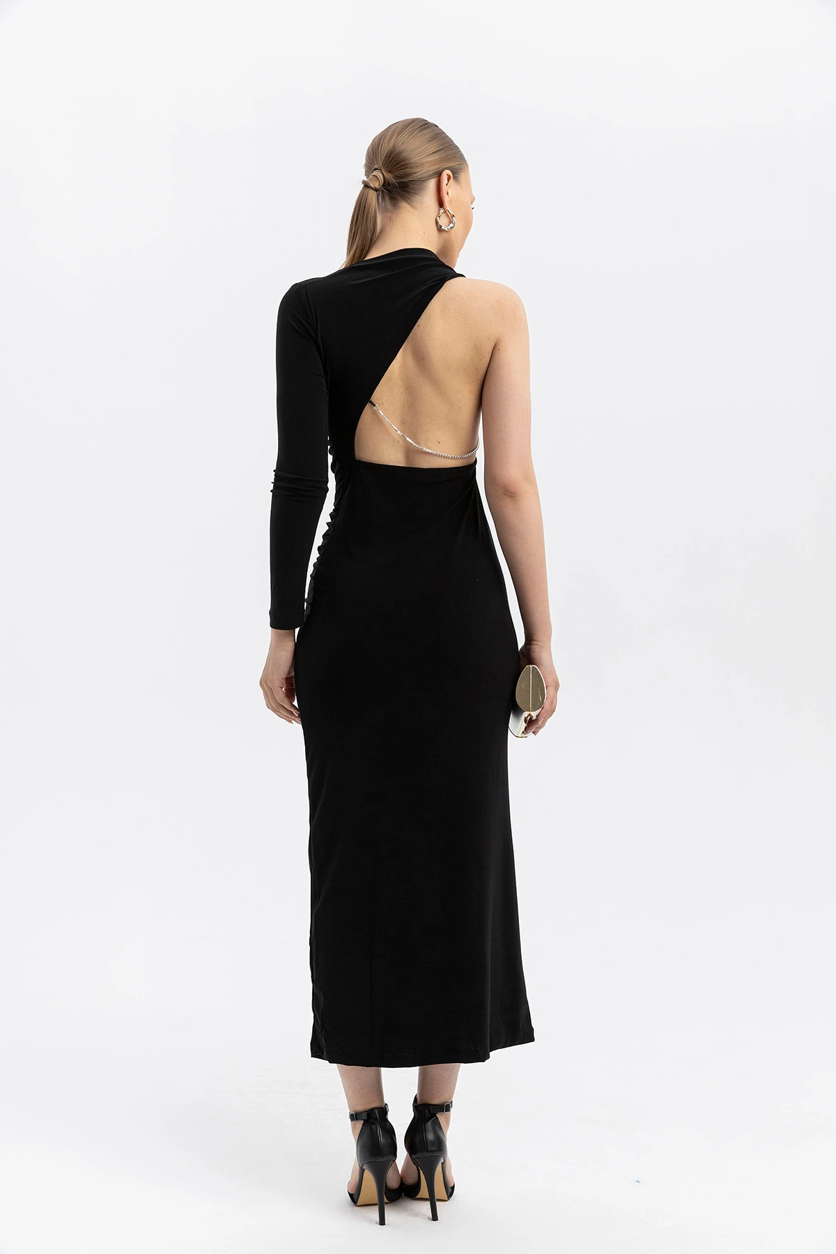 Asimetrik Sırt Dekolteli, zincir detaylı, tek omuzlu Siyah Elbise